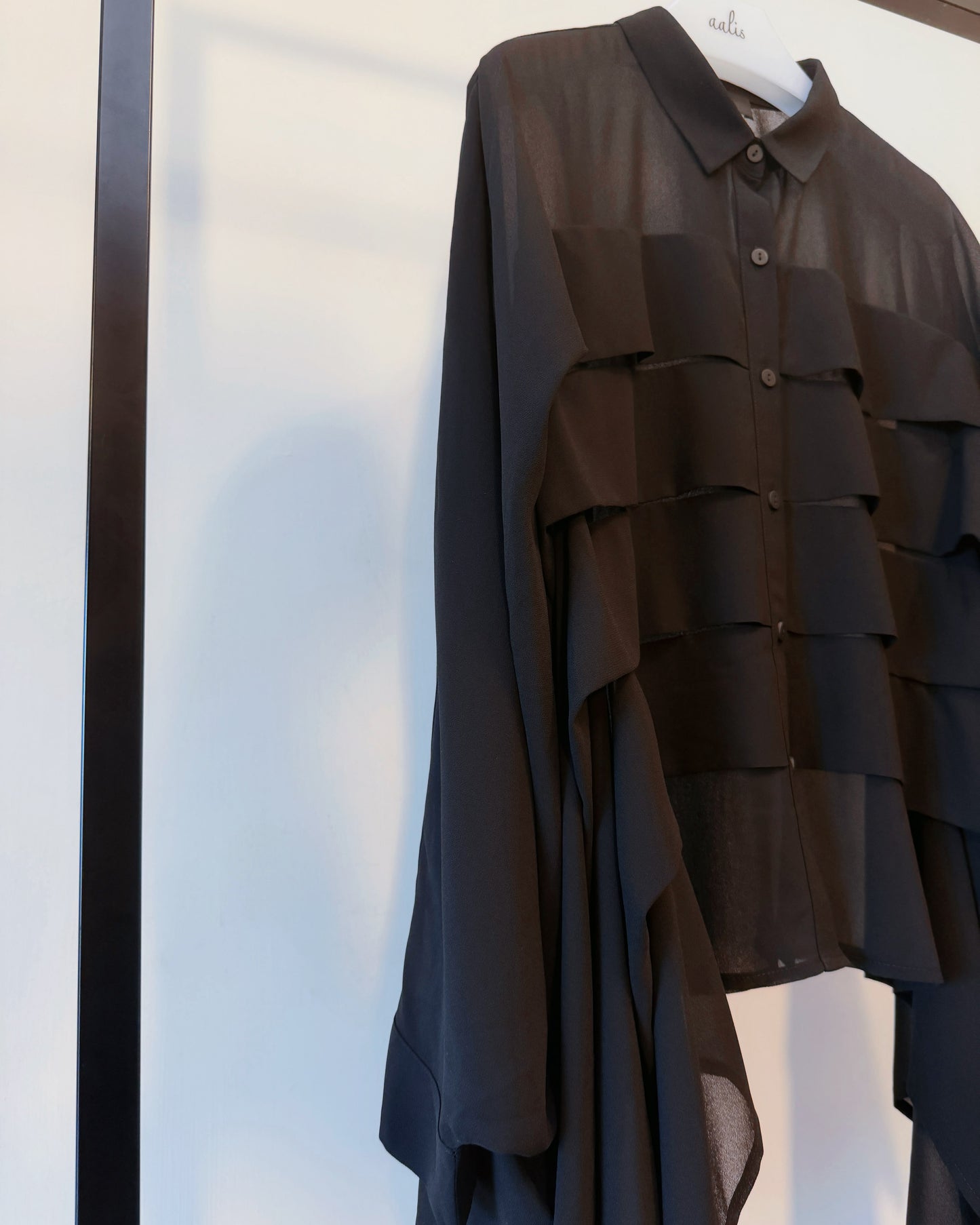 aalis NELLIA tiers panel batwing shirt (Black)