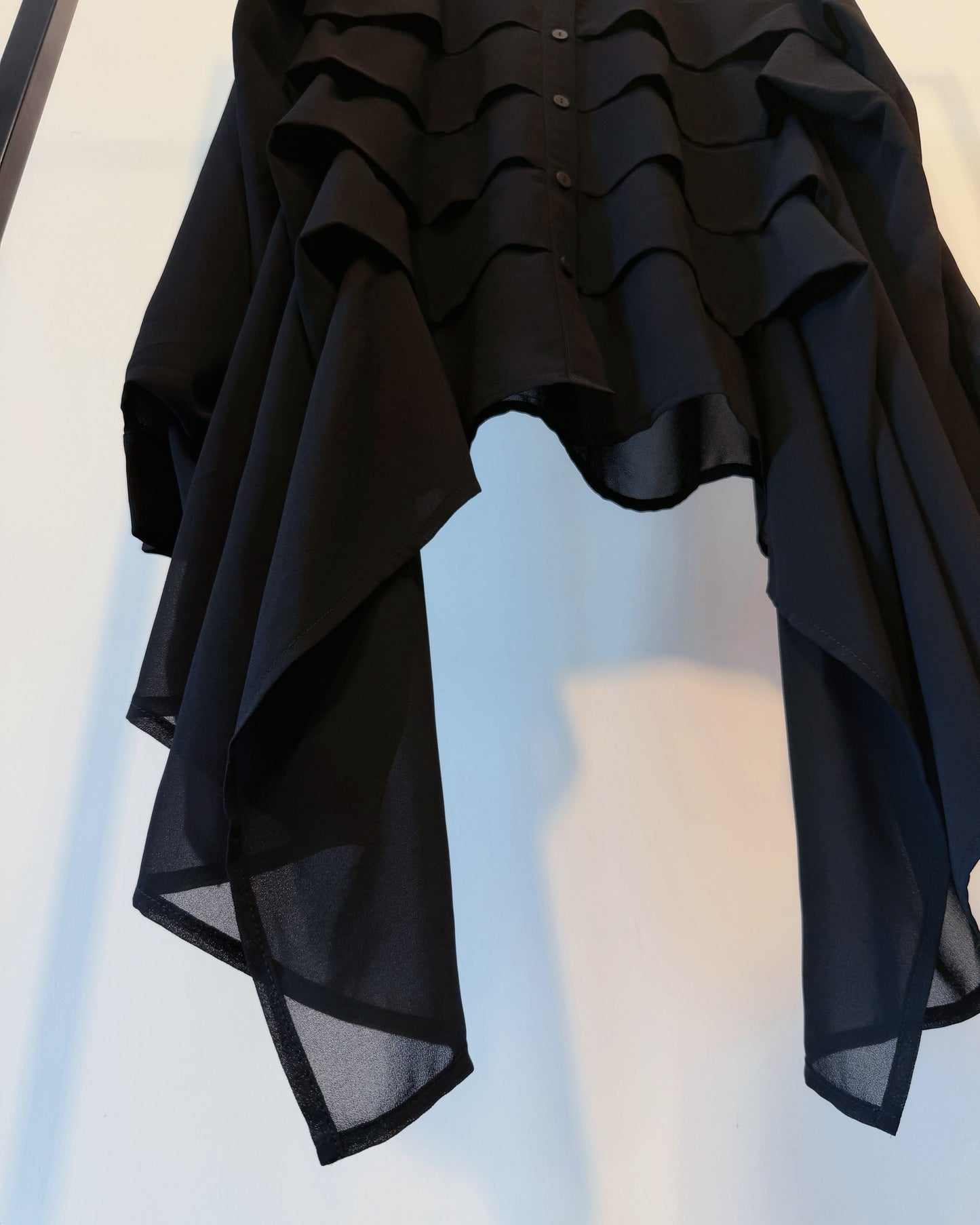 aalis NELLIA tiers panel batwing shirt (Black)