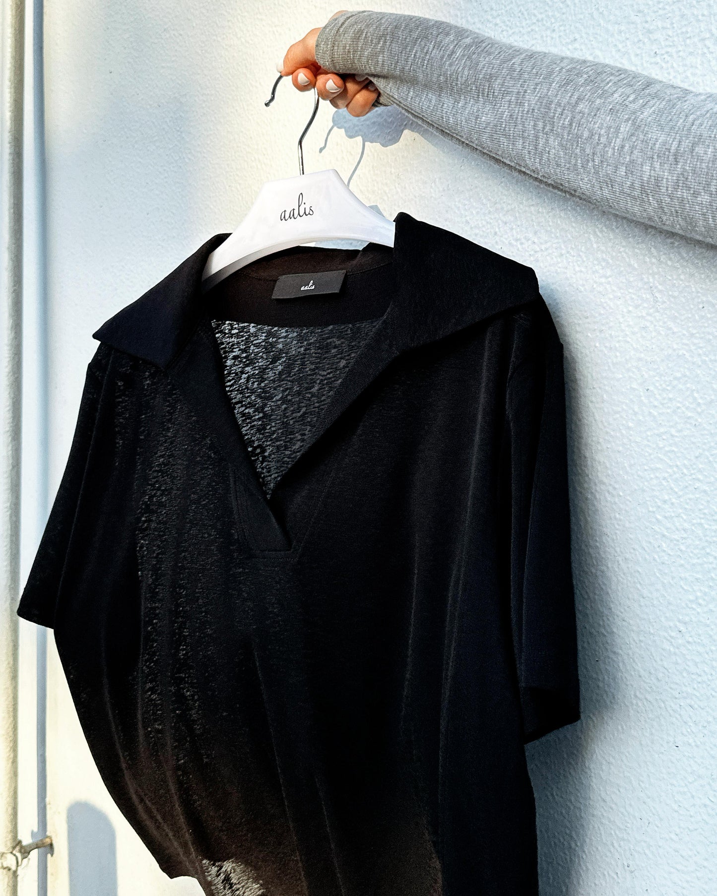 aalis WALTINA burnout collar S/S top (Black)