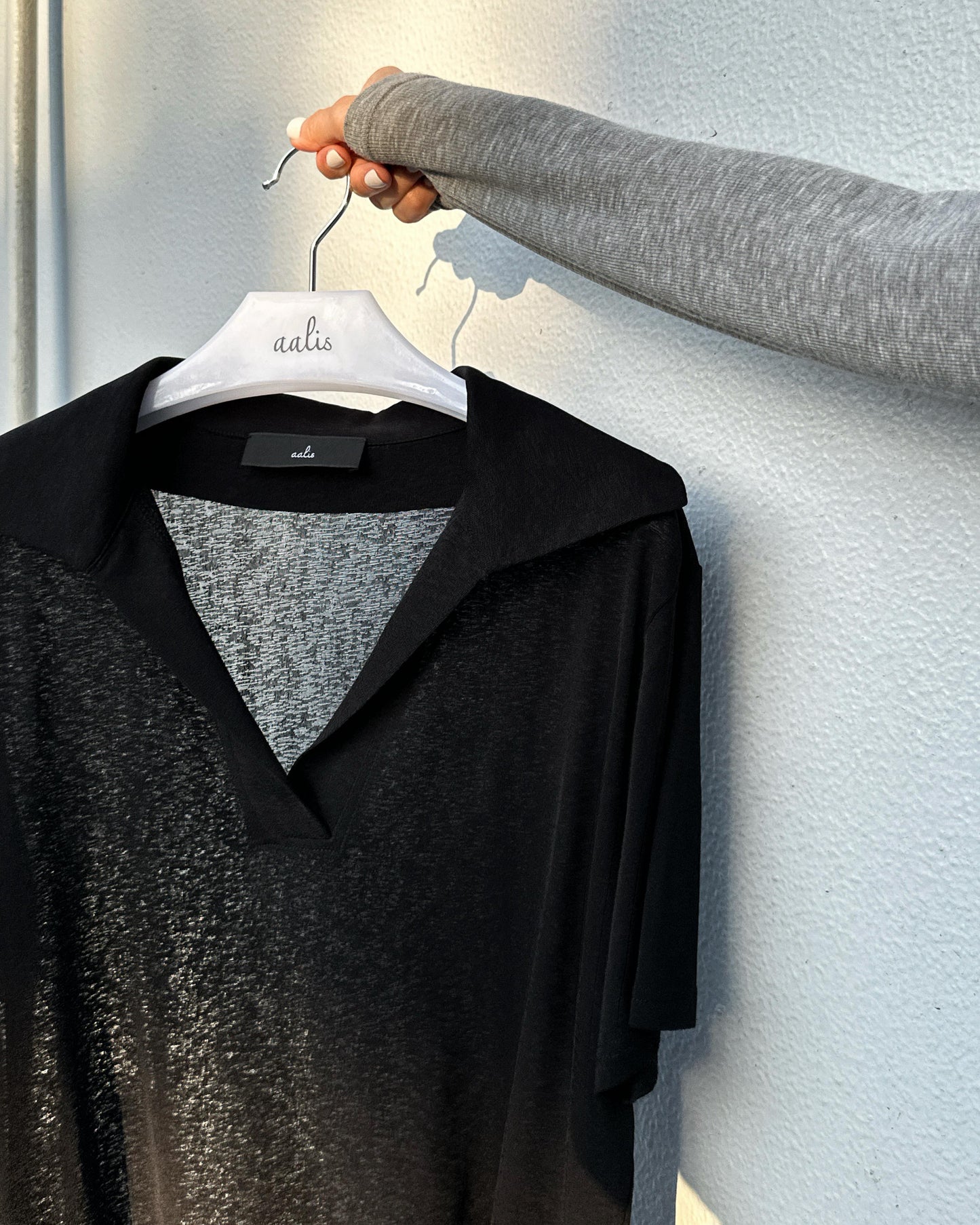 aalis WALTINA burnout collar S/S top (Black)