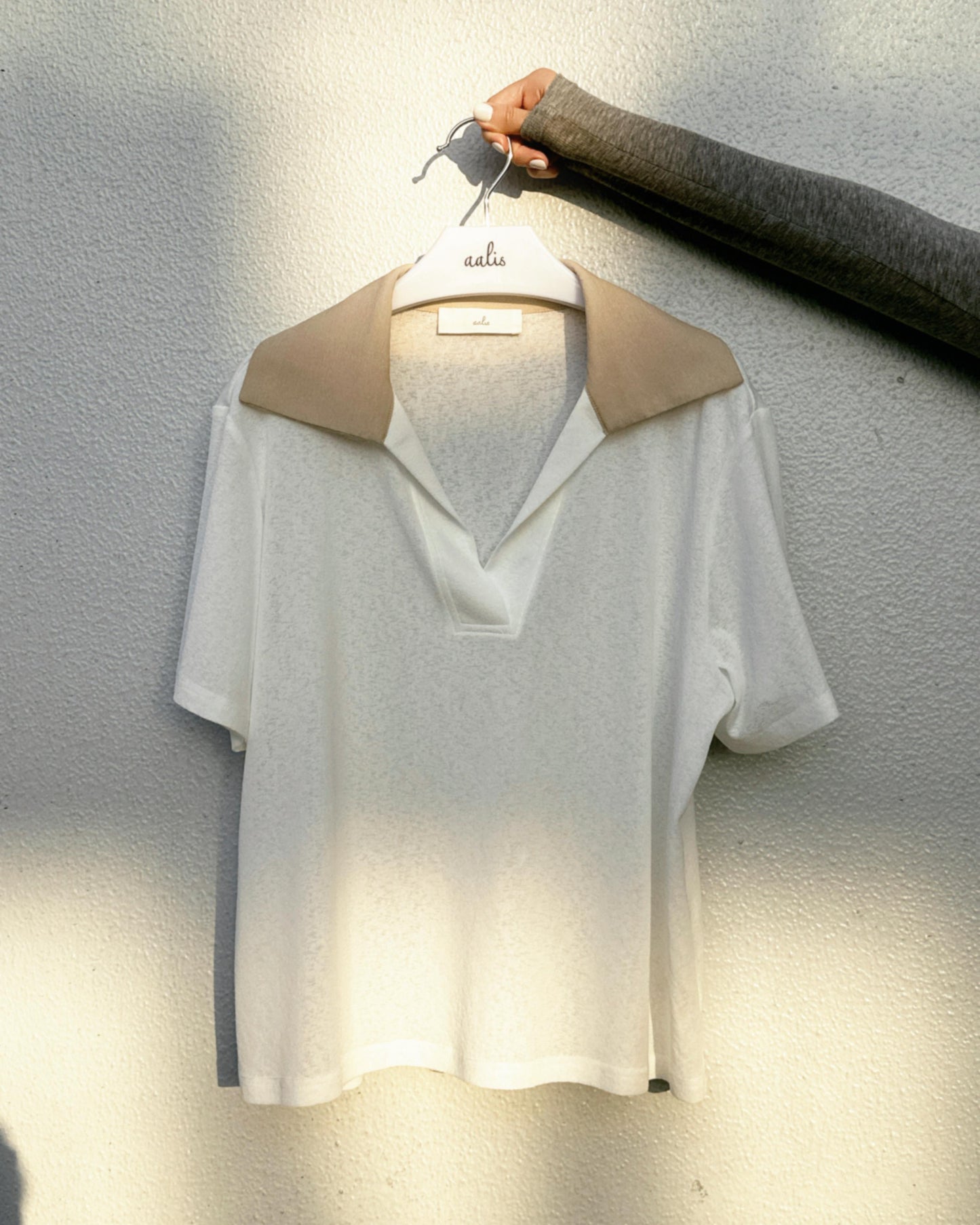 aalis WALTINA burnout collar S/S top (White Mix)