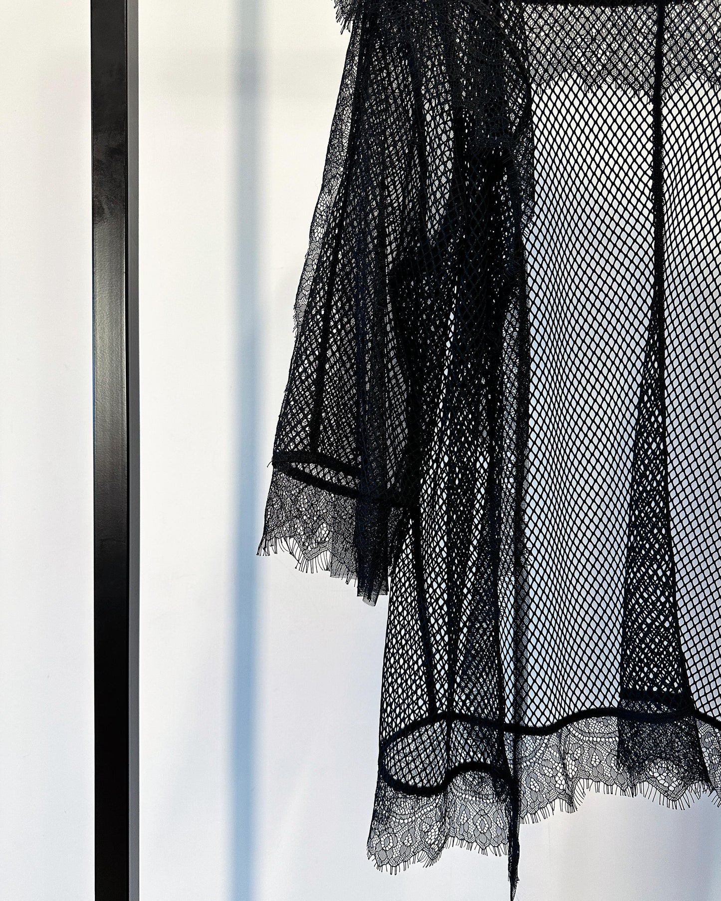 aalis HESTIE tie on the front flowy lace trim detail jacket (Black)