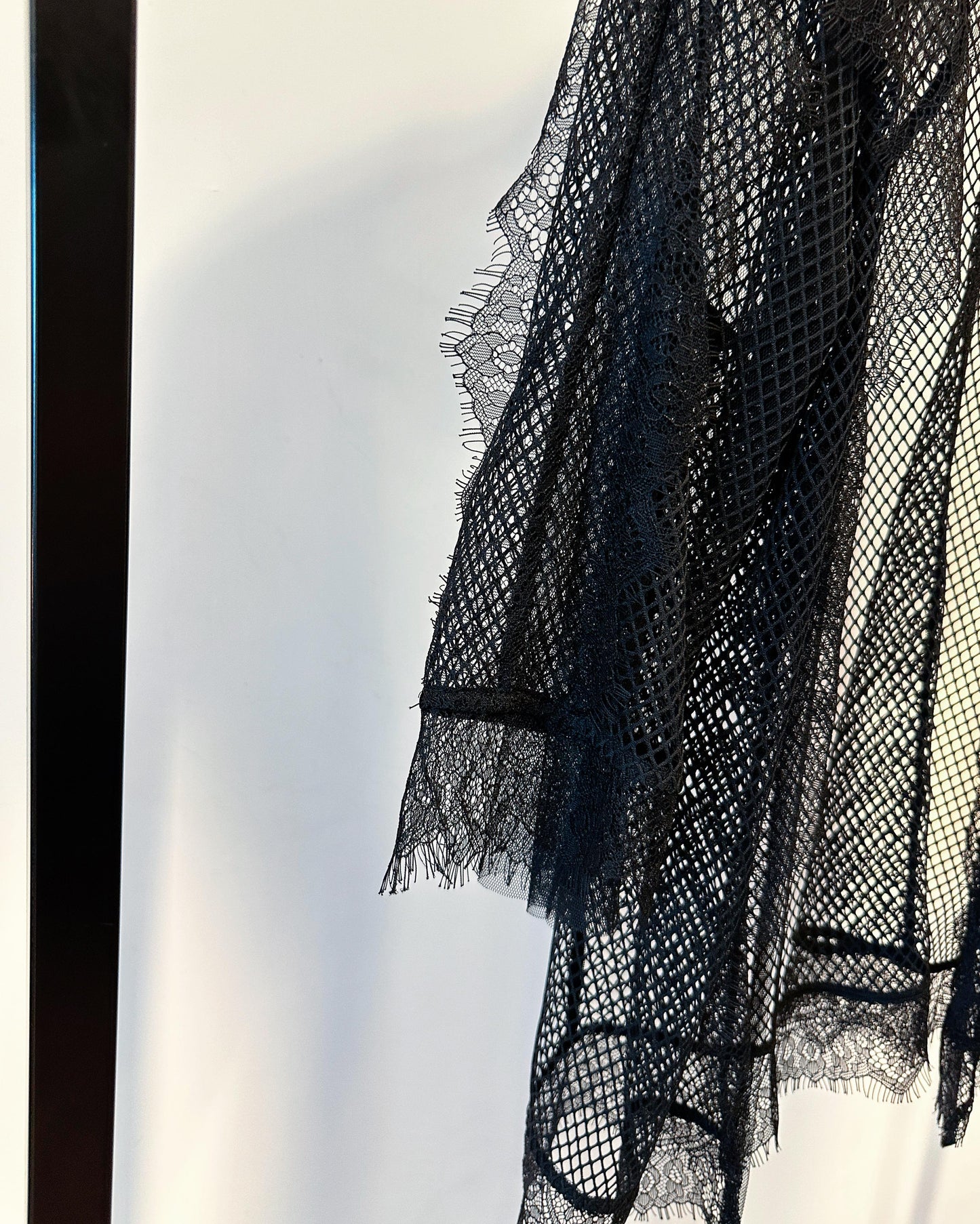 aalis HESTIE tie on the front flowy lace trim detail jacket (Black)