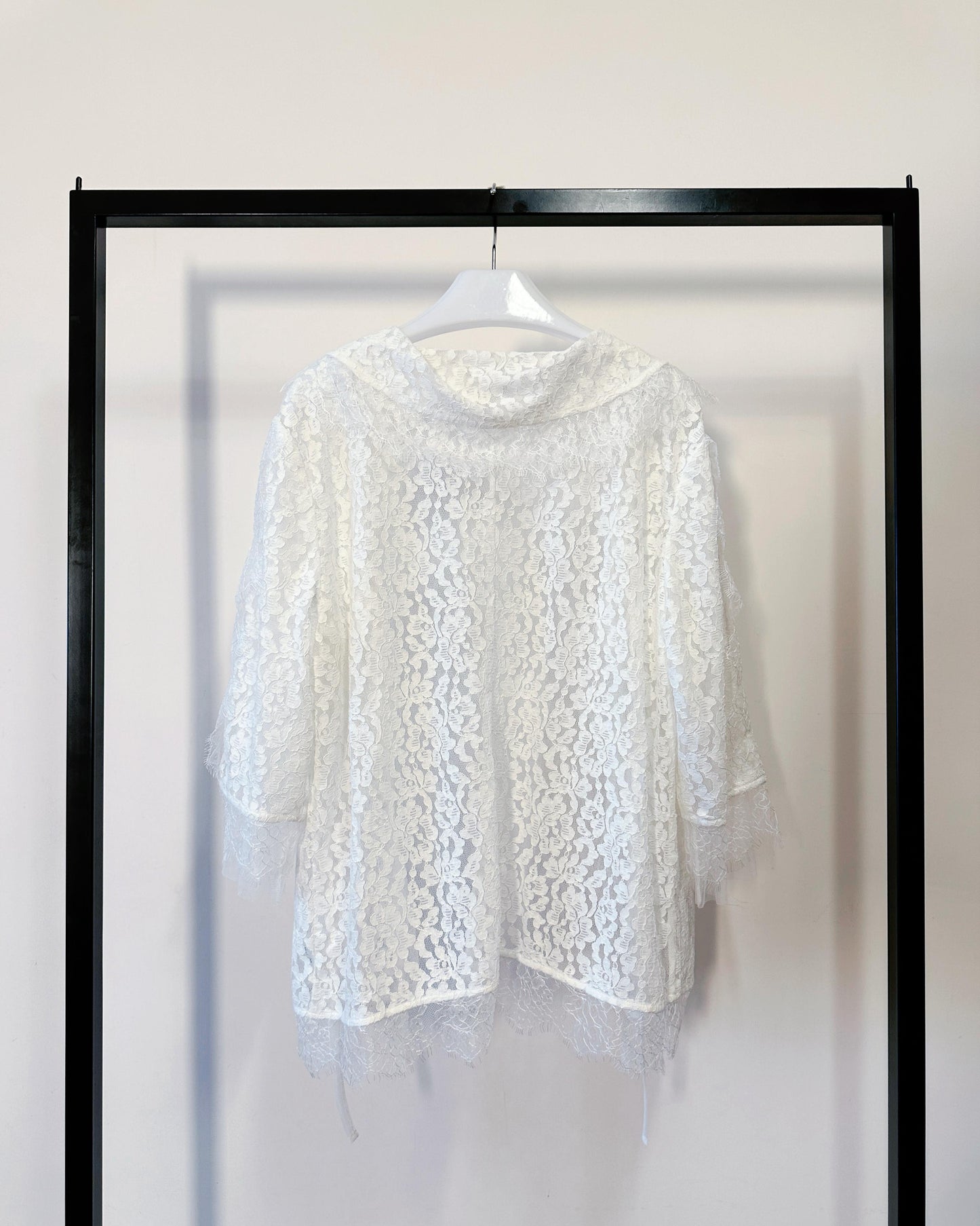 aalis HESTIE tie on the front flowy lace trim detail jacket (White)