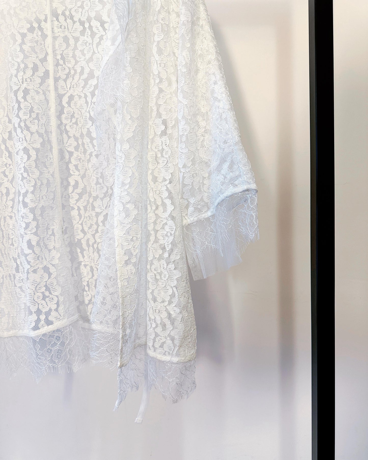 aalis HESTIE tie on the front flowy lace trim detail jacket (White)