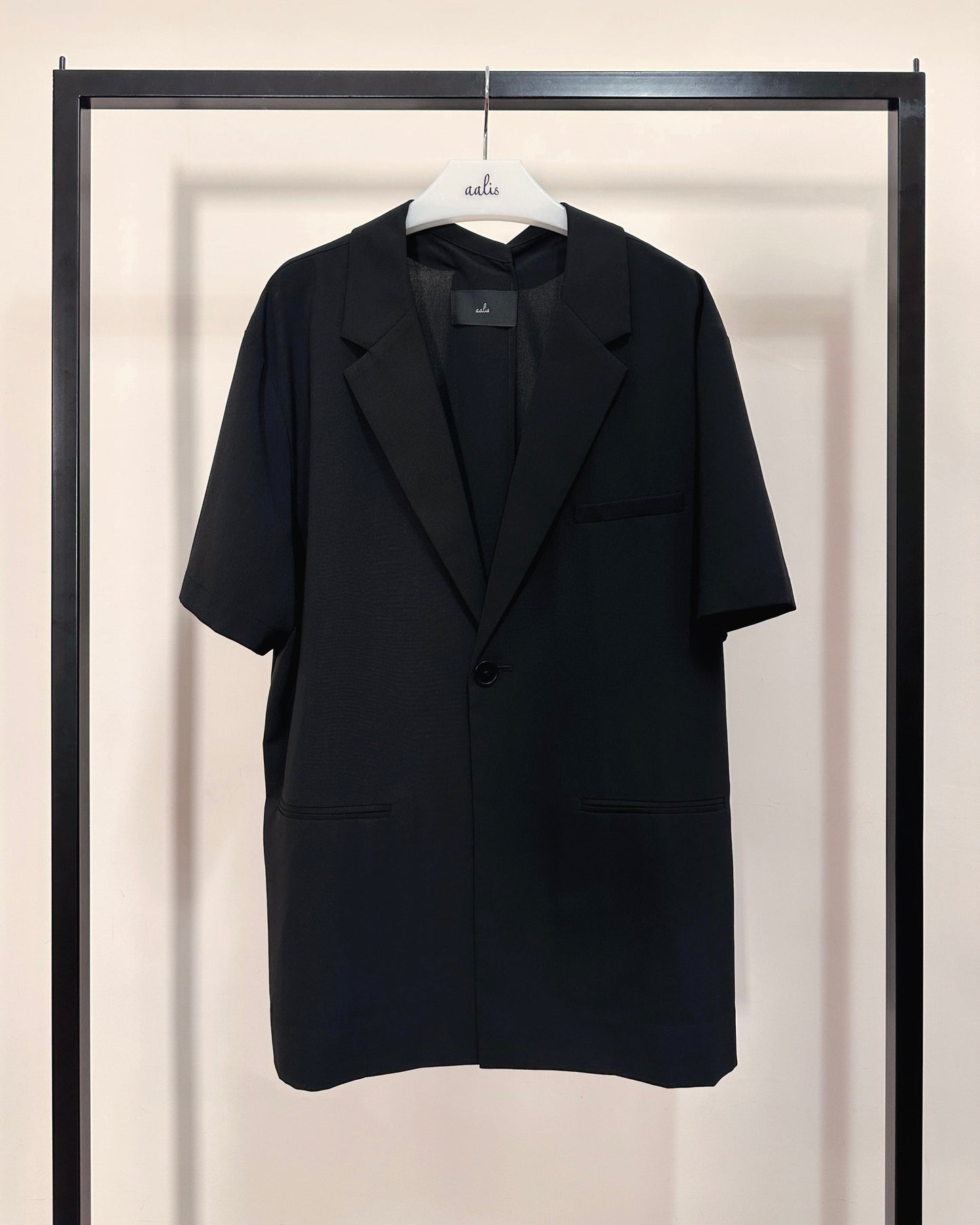aalis ENCA overlay fold design detail s/s blazer (Black)