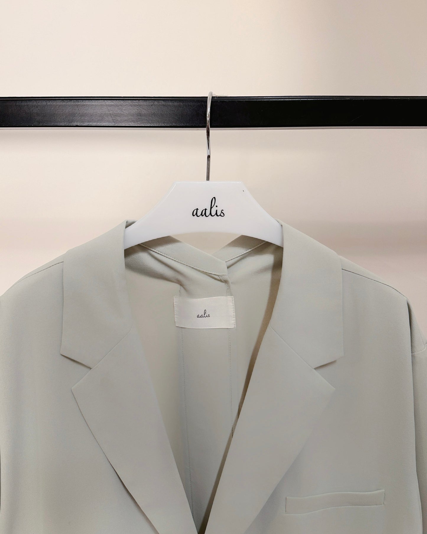 aalis ENCA overlay fold design detail s/s blazer (Mint)
