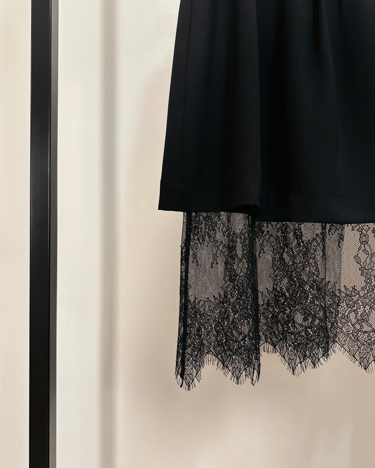 aalis ENCANY lace insert skirt (Black)