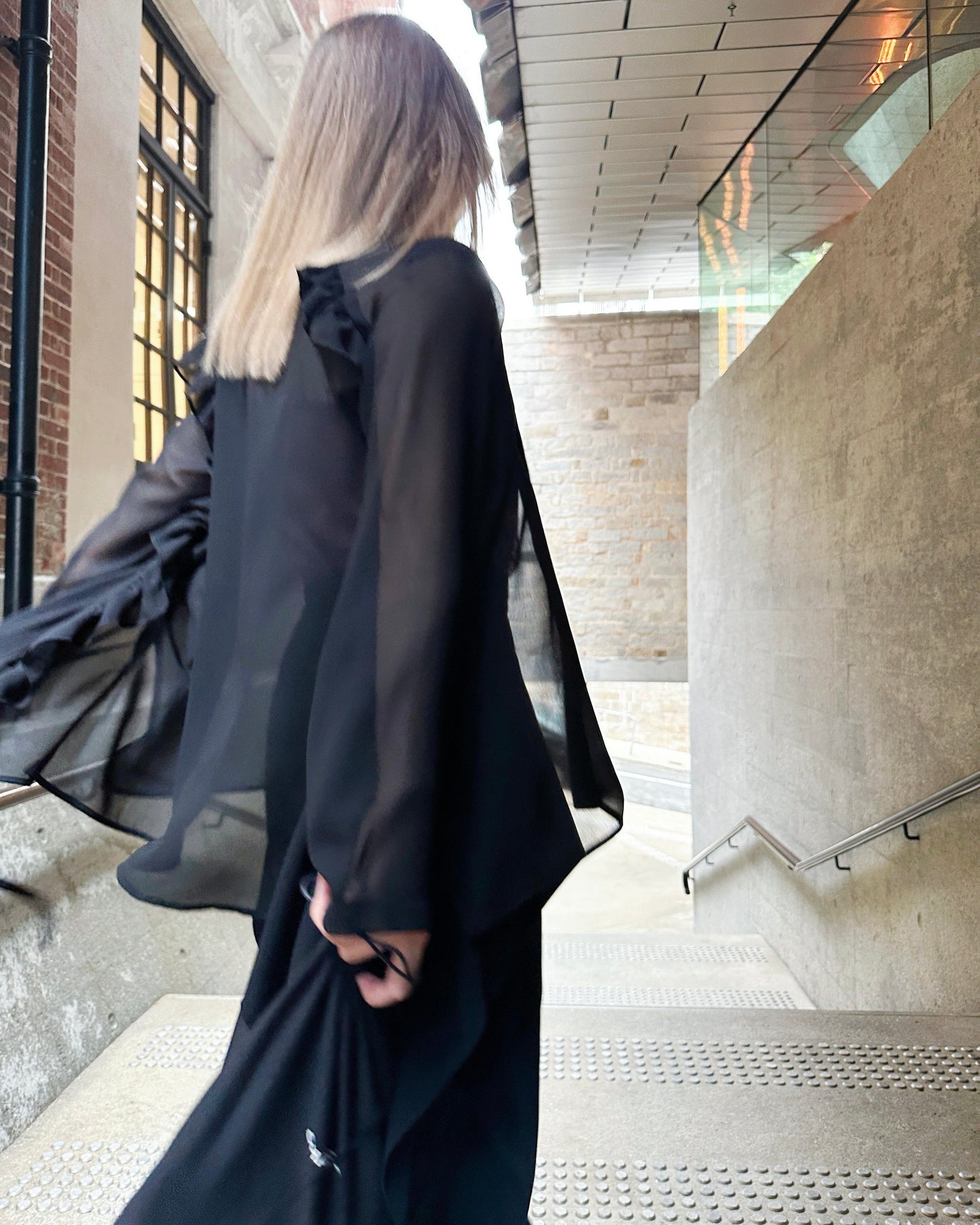 aalis LUA ruffle detail tie on the waist chiffon shirt blazer (Black)