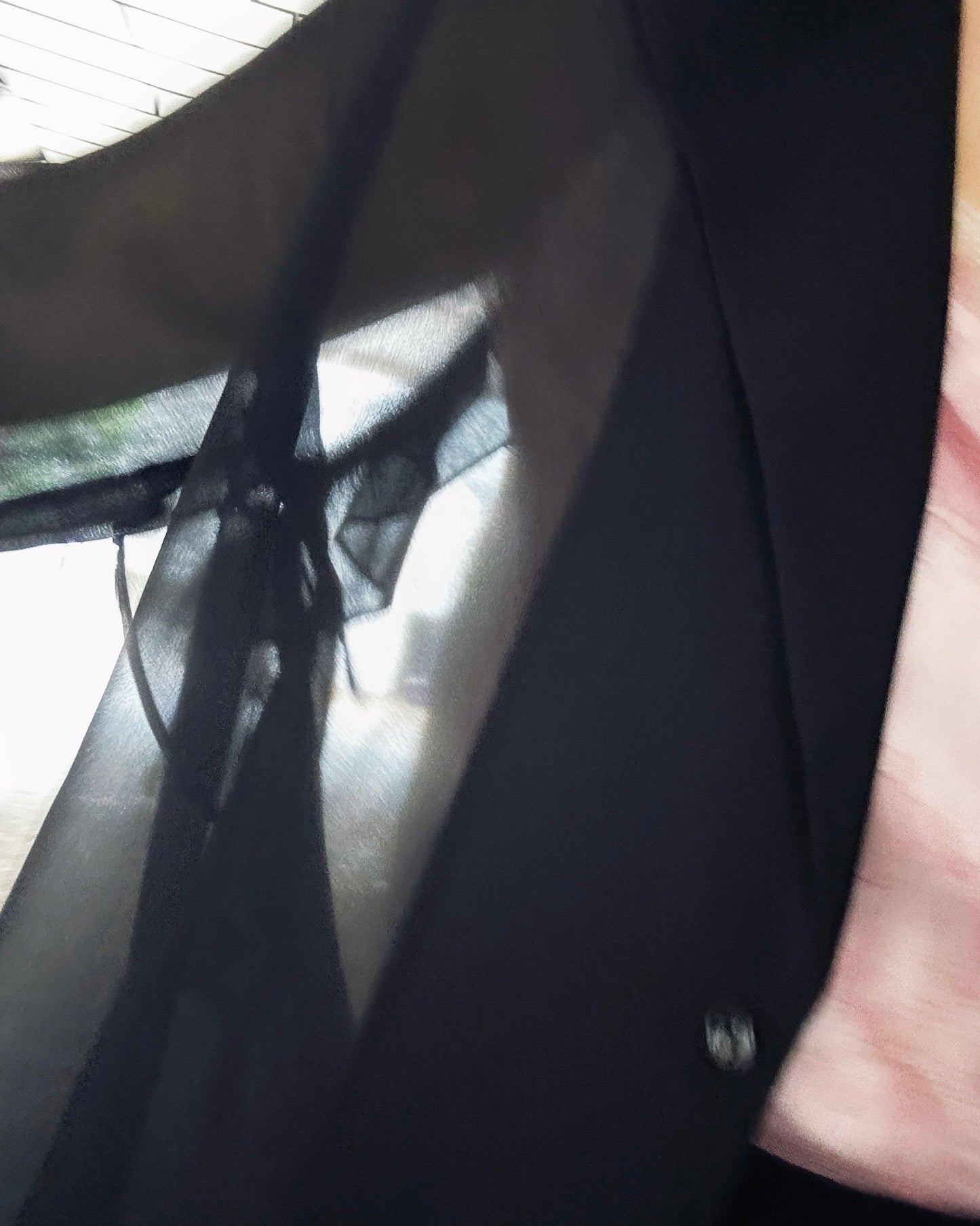 aalis LUA ruffle detail tie on the waist chiffon shirt blazer (Black)