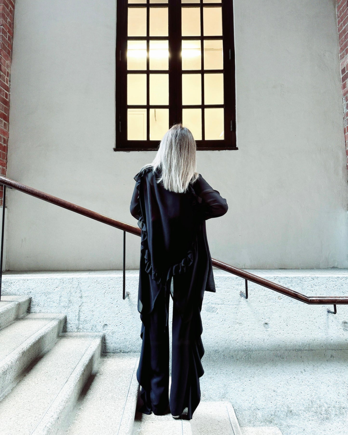 aalis LUA ruffle detail tie on the waist chiffon shirt blazer (Black)
