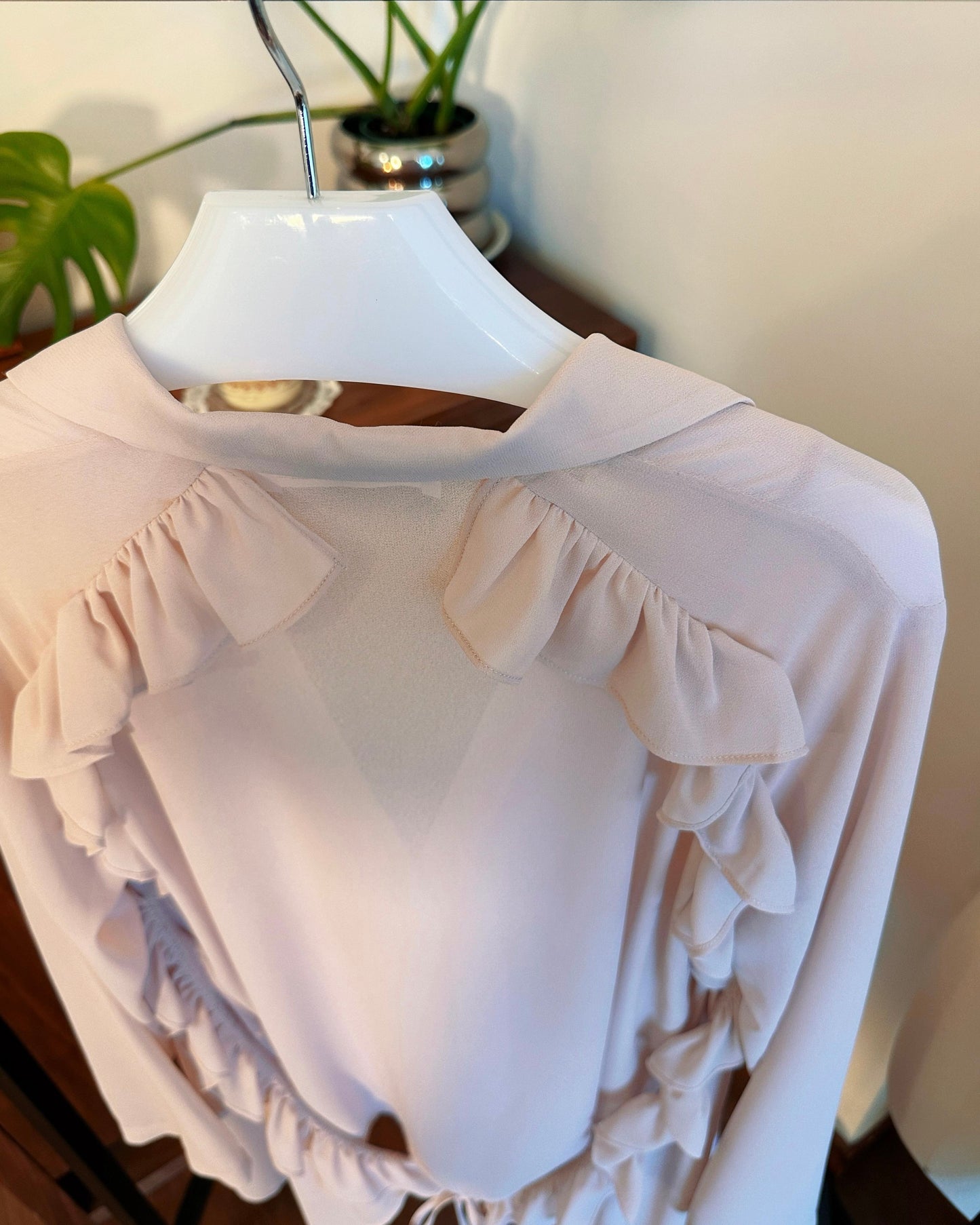 aalis LUA ruffle detail tie on the waist chiffon shirt blazer (Nude)