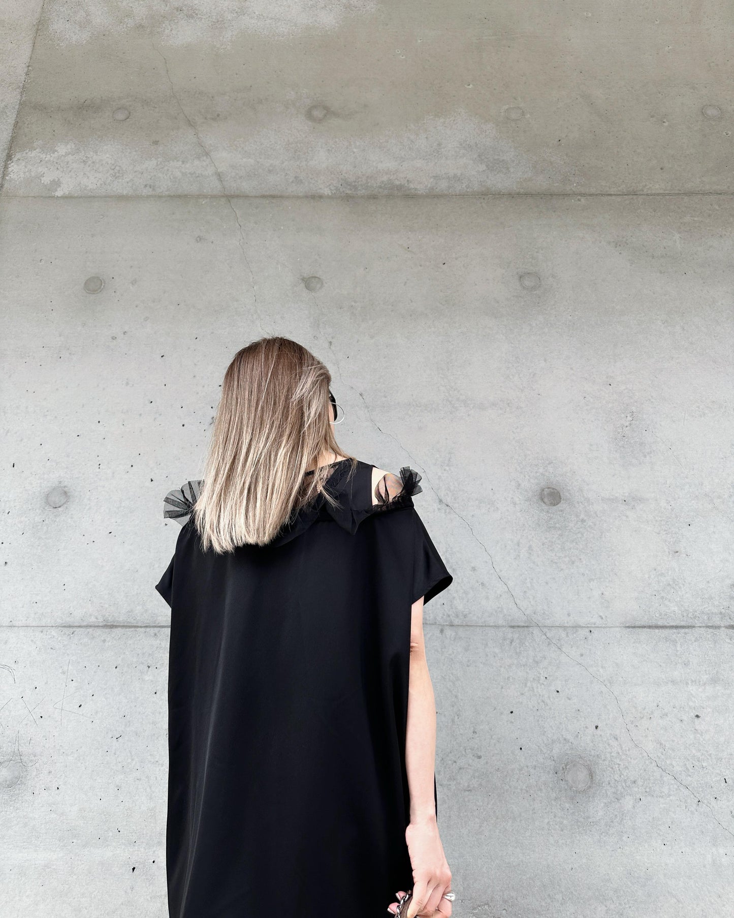 aalis CAY cold shoulder woven tunic dress (Black)