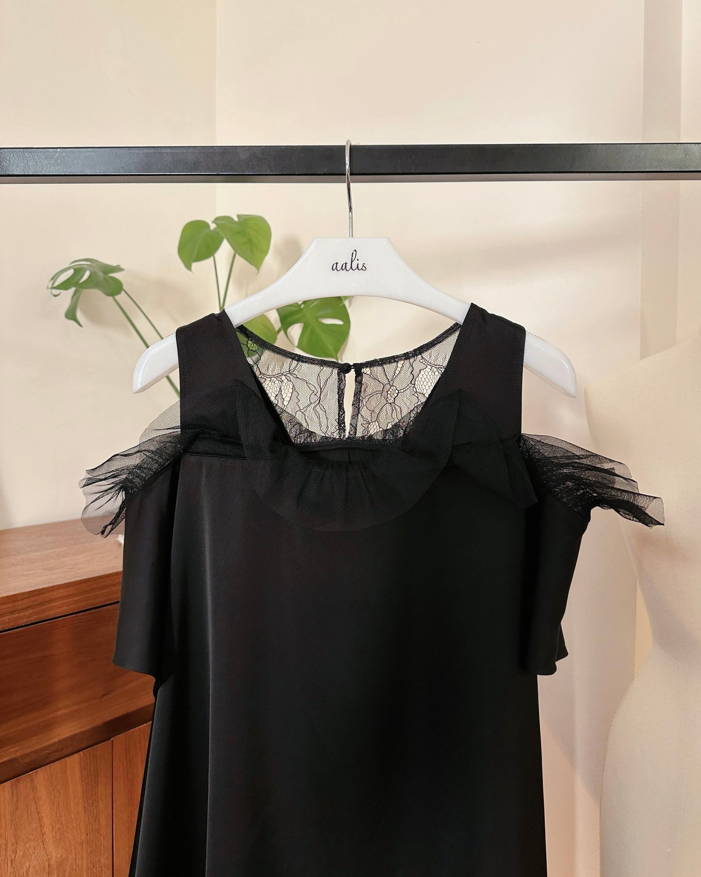 aalis CAY cold shoulder woven tunic dress (Black)