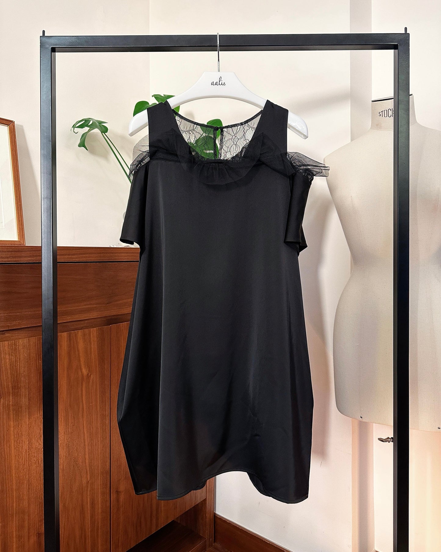 aalis CAY cold shoulder woven tunic dress (Black)