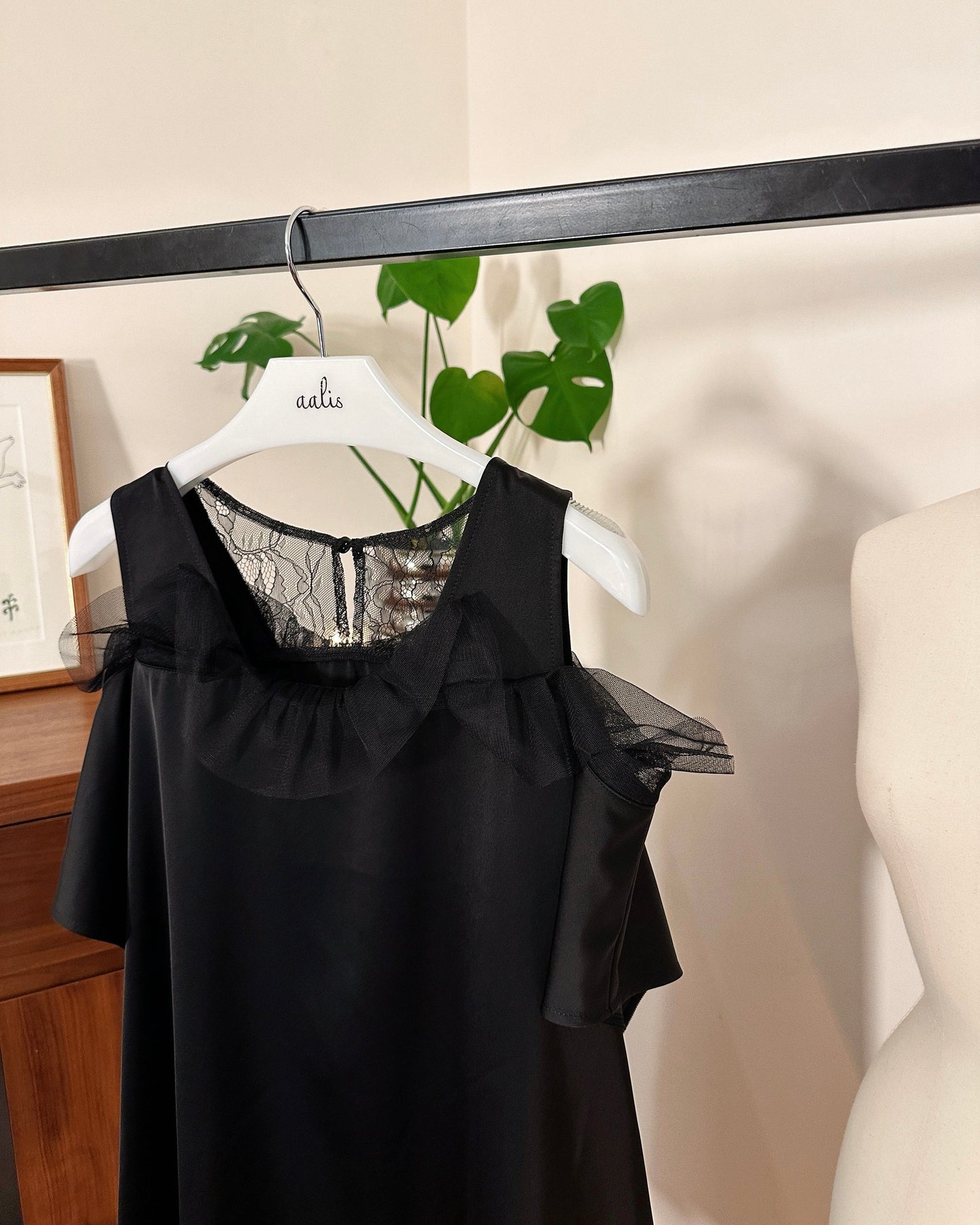 aalis CAY cold shoulder woven tunic dress (Black)