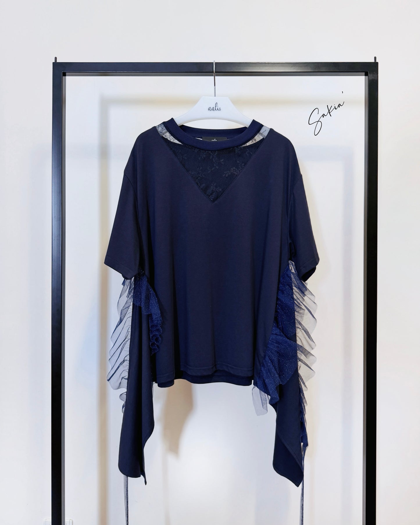 aalis SAKIA ruffle detail tie on the waist tee (Navy)