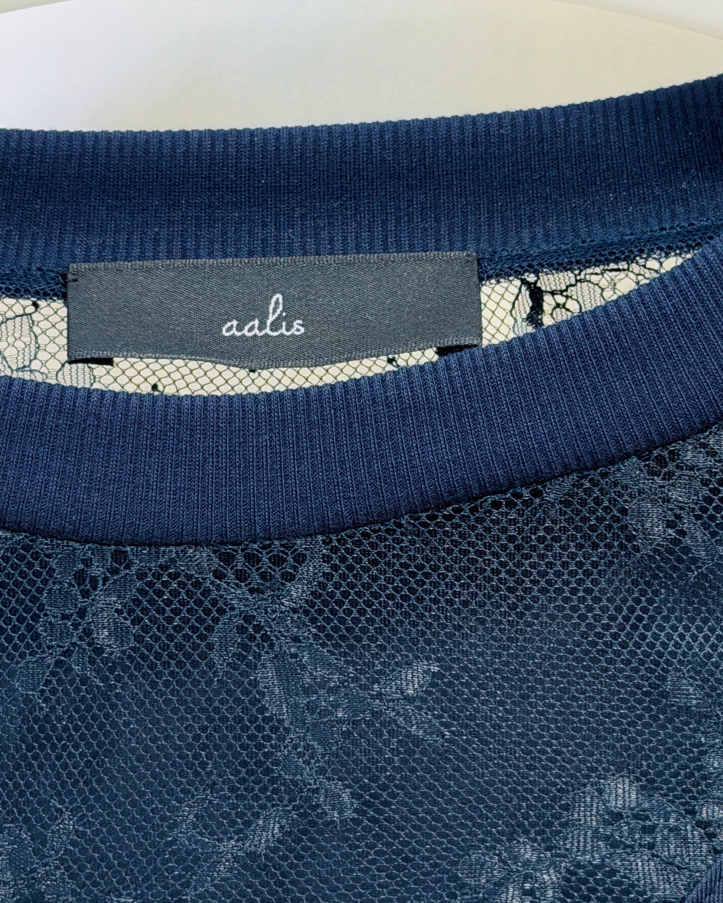 aalis SAKIA ruffle detail tie on the waist tee (Navy)