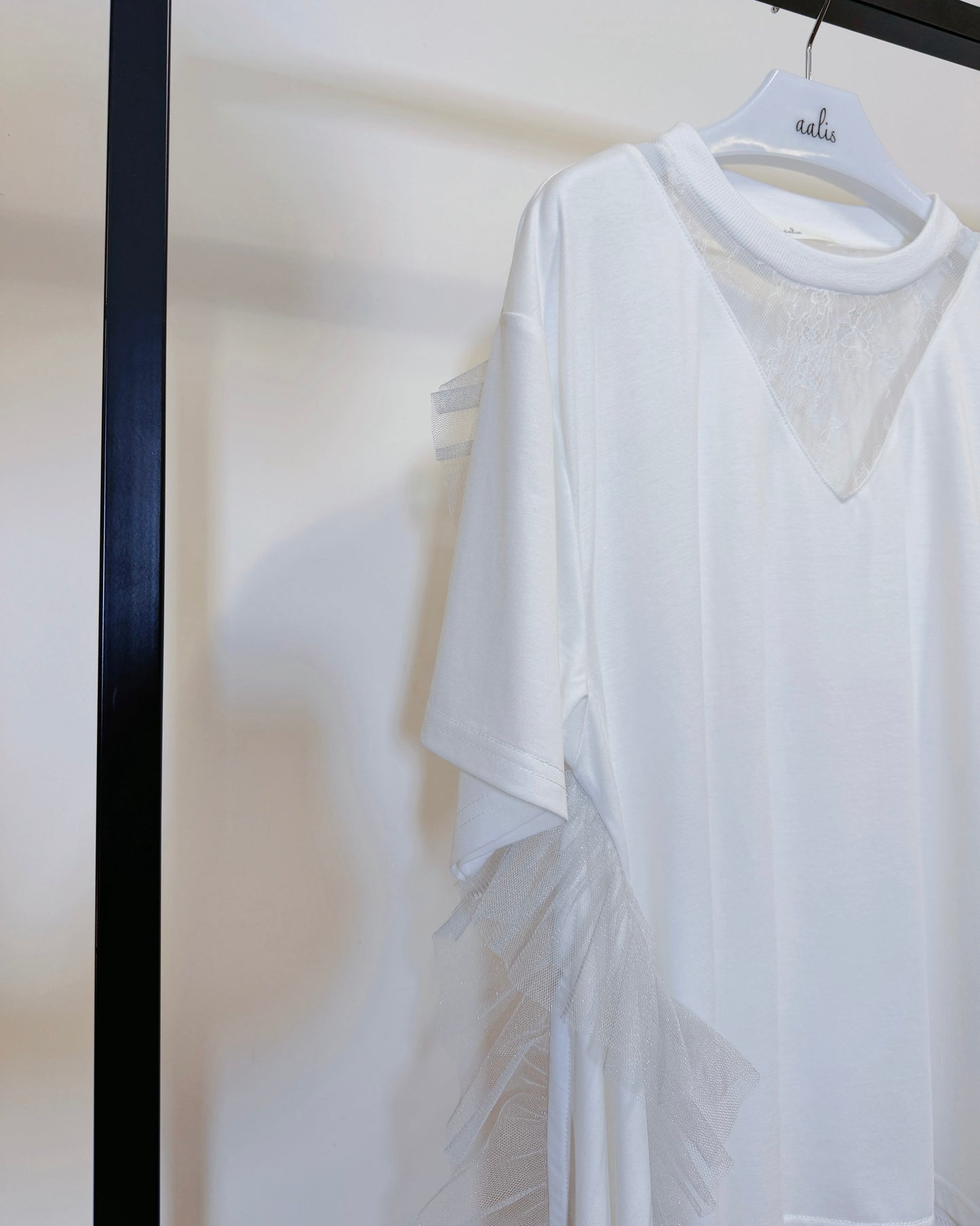 aalis SAKIA ruffle detail tie on the waist tee (White)