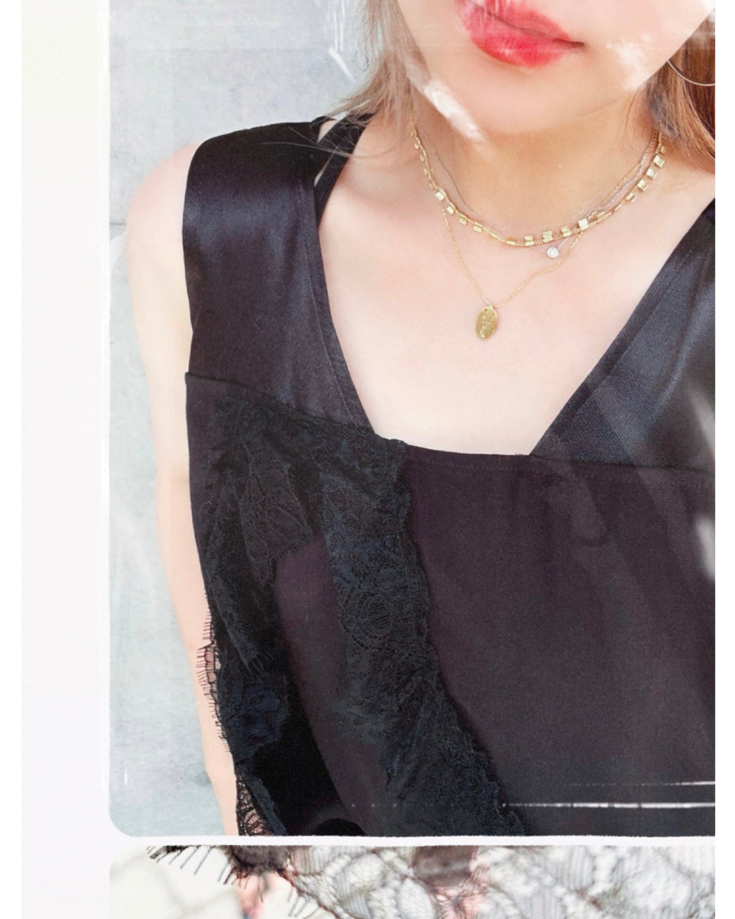 aalis MEAVA lace trim sleeves top (Black)