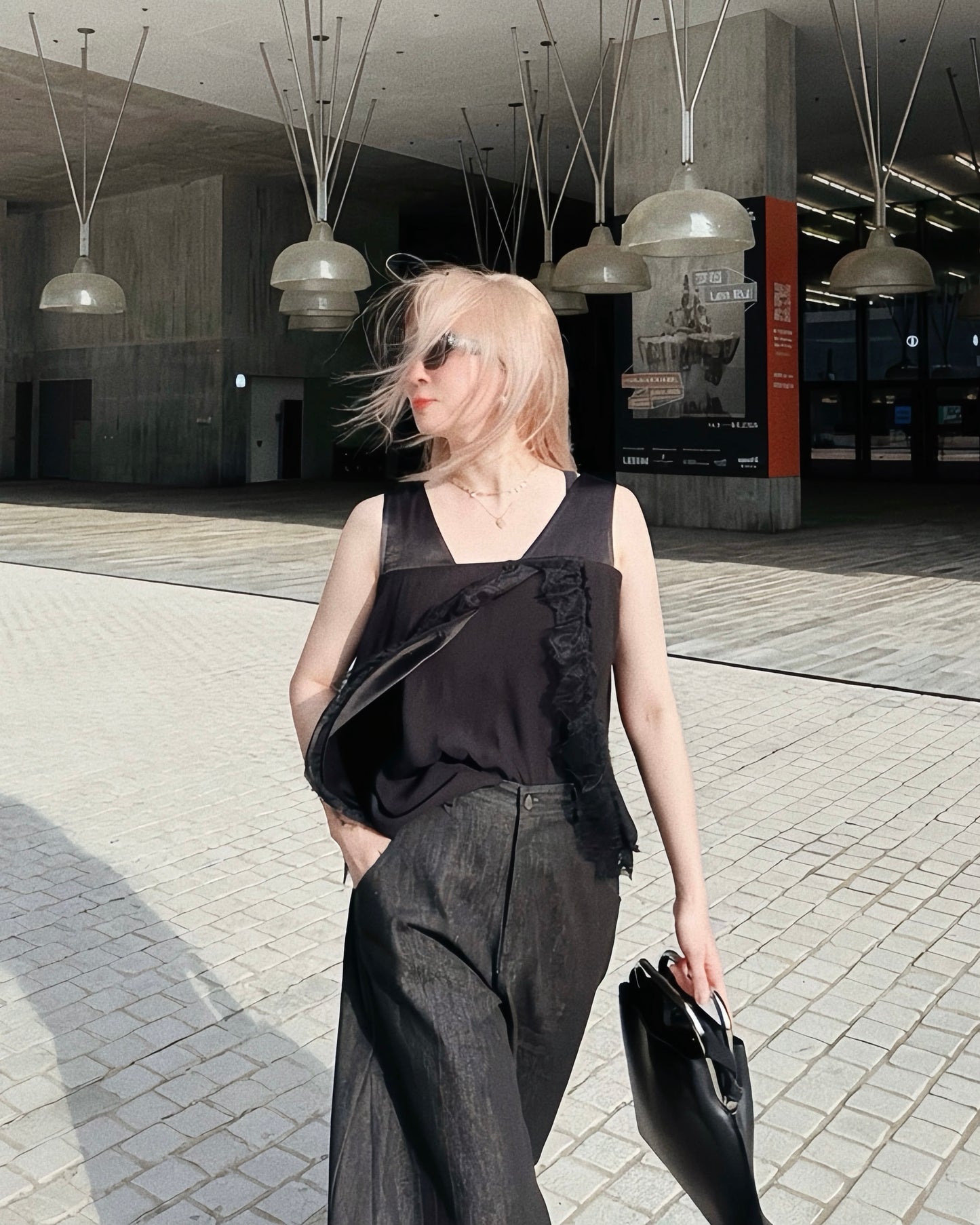 aalis MEAVA lace trim sleeves top (Black)