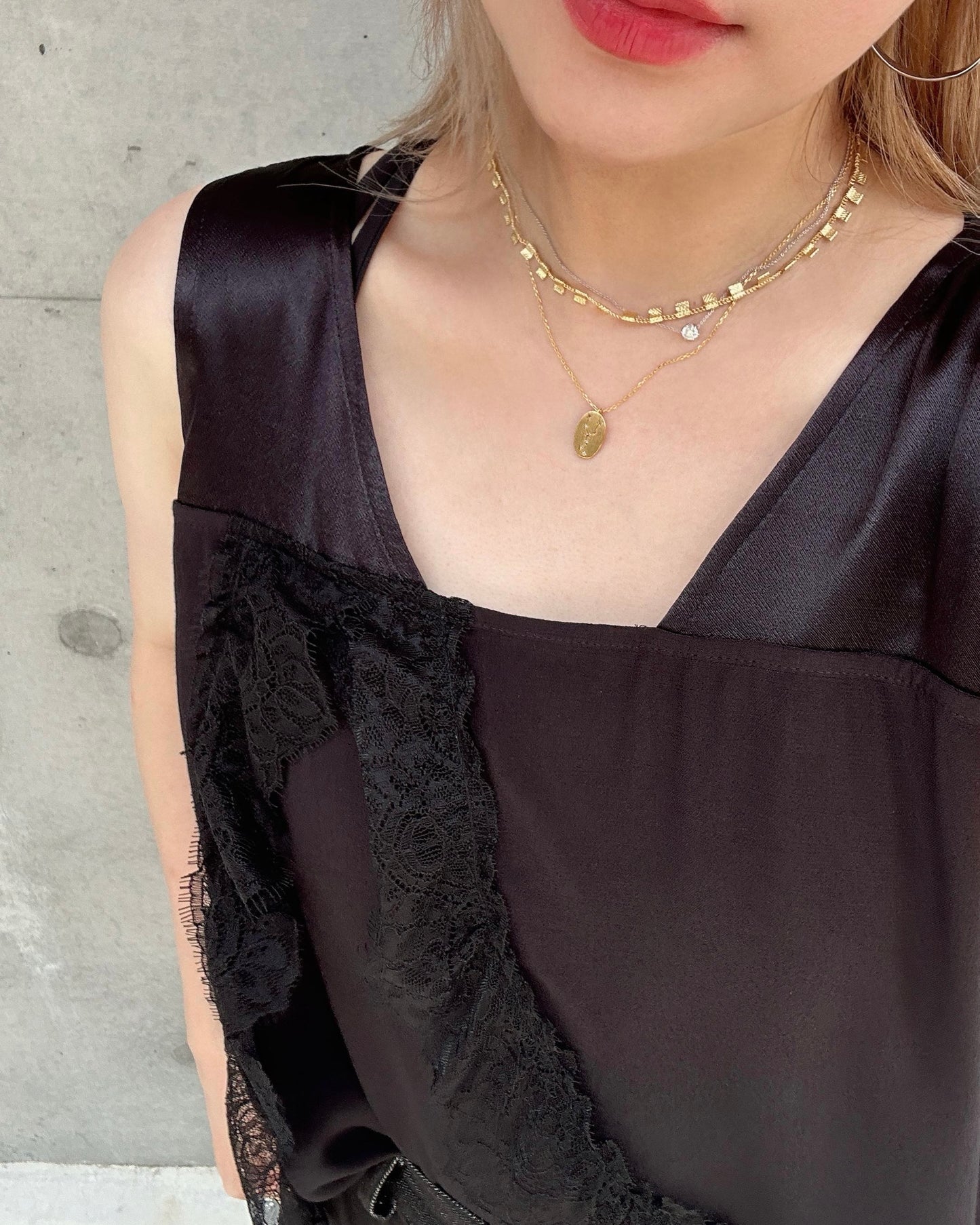 aalis MEAVA lace trim sleeves top (Black)