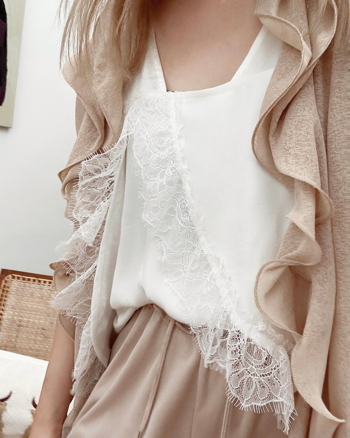 aalis MEAVA lace trim sleeves top (White)