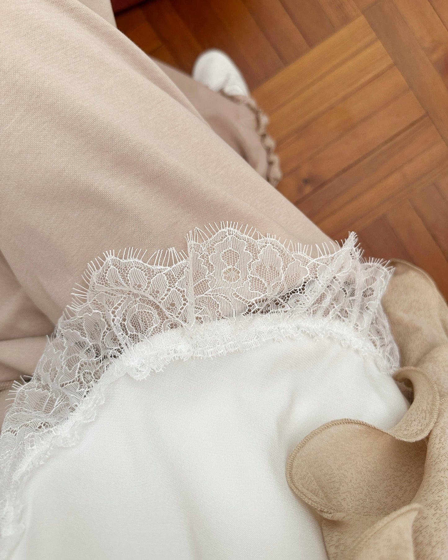 (Pre-order) aalis LILIA TWO ruffle hem track pants (Coco)