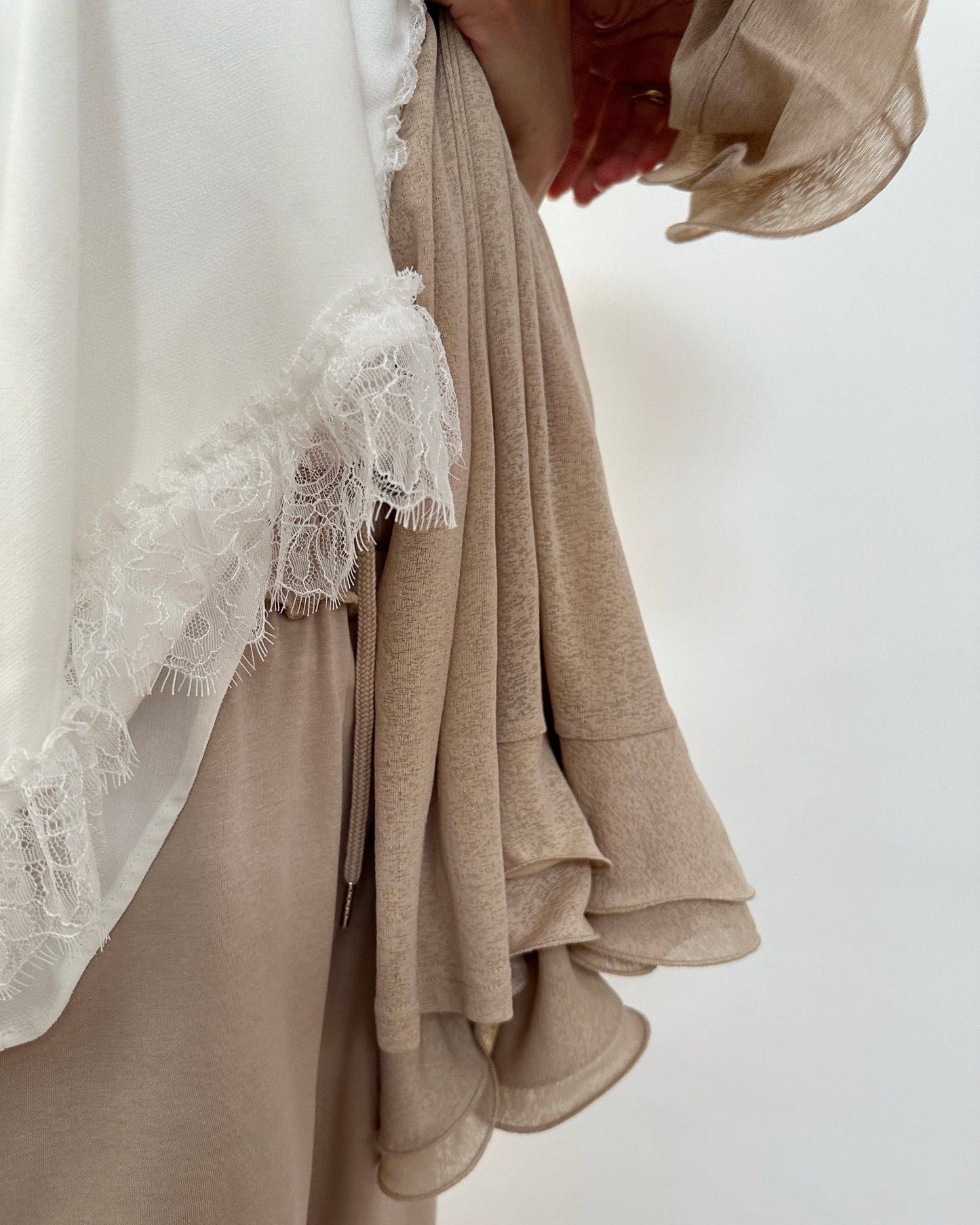 aalis MEAVA lace trim sleeves top (White)
