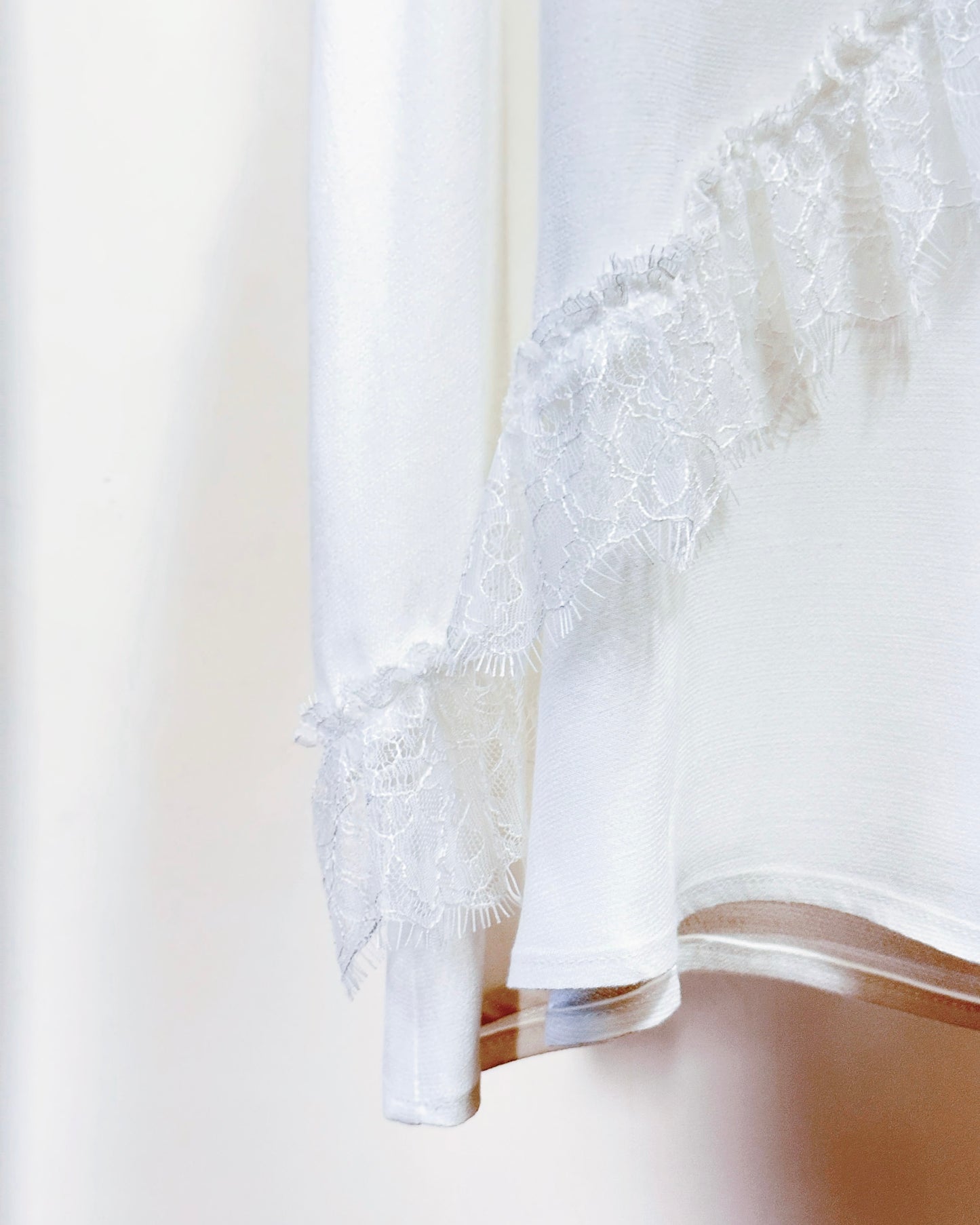 aalis MEAVA lace trim sleeves top (White)