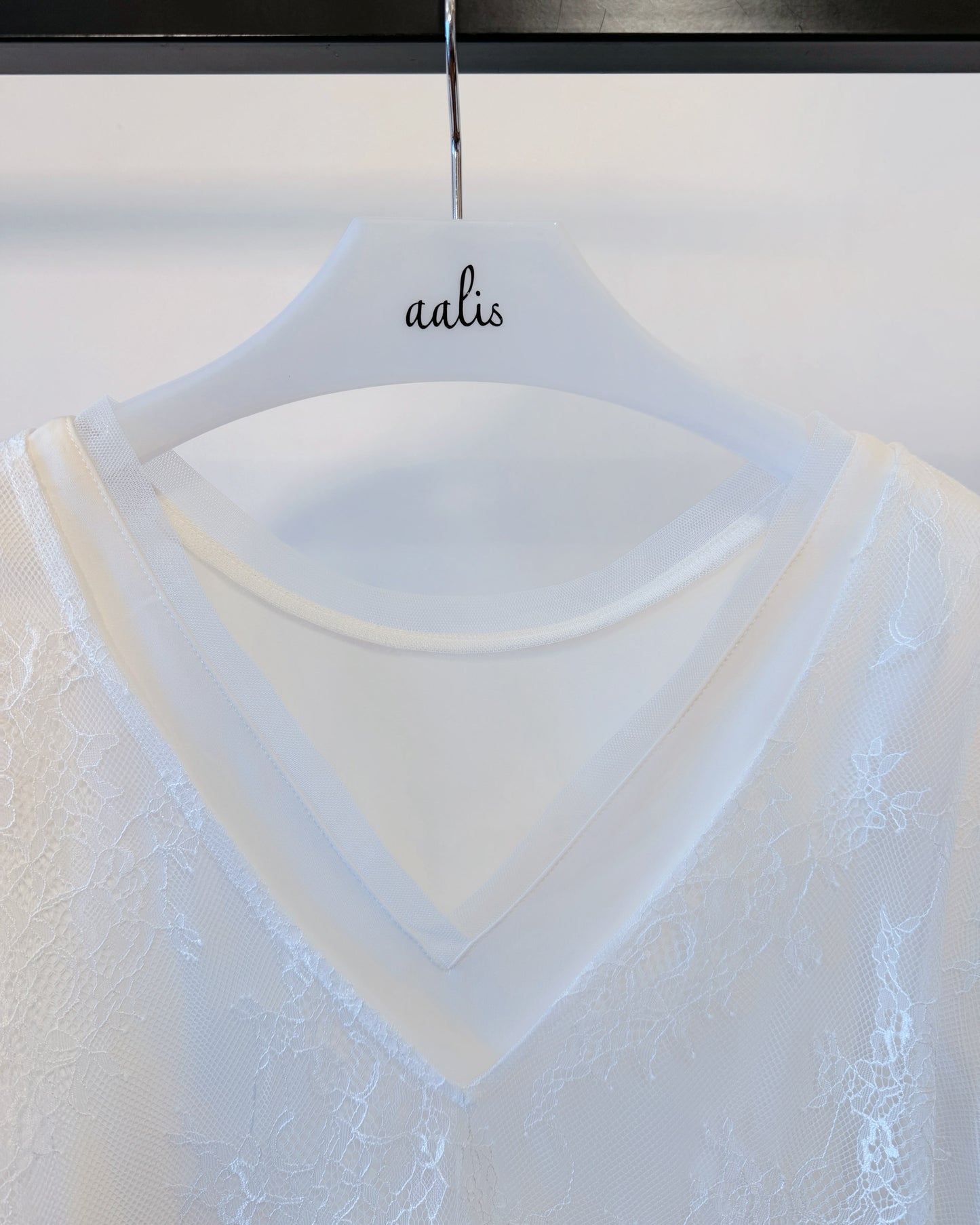 aalis LEONIE mesh overlay two way top (Ivory)