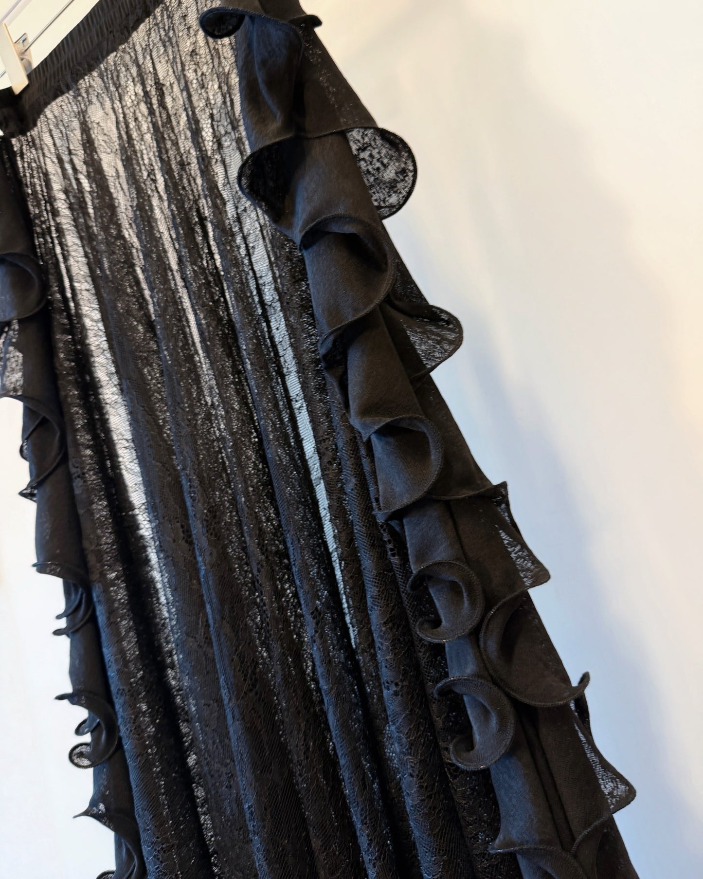 aalis FIORELLA side ruffle skirt (Black Lace)