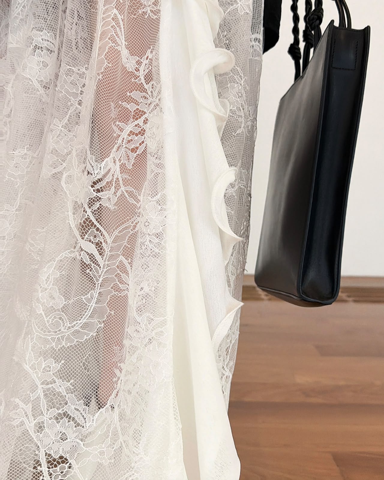 aalis FIORELLA side ruffle skirt (White Lace)