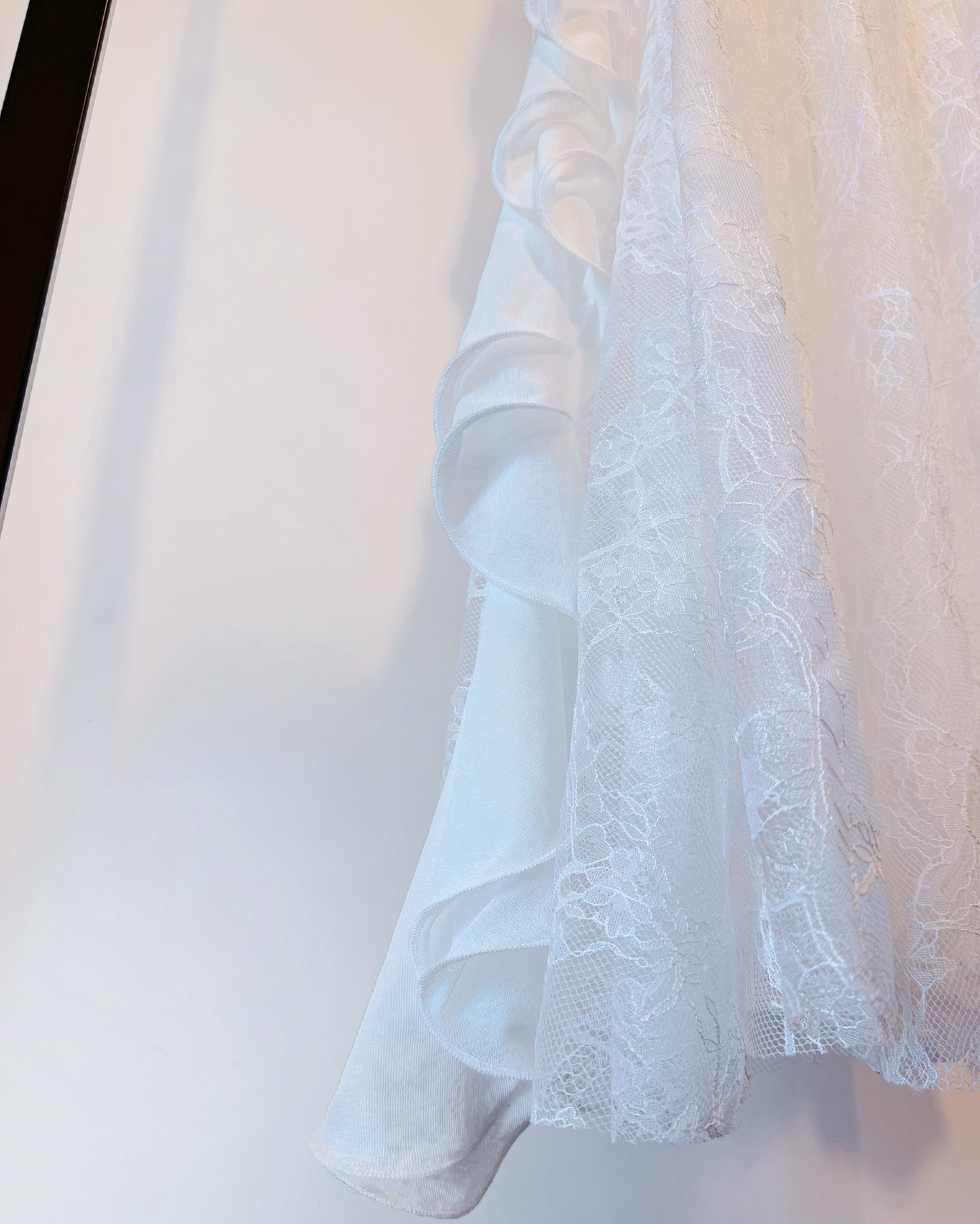 aalis FIORELLA side ruffle skirt (White Lace)