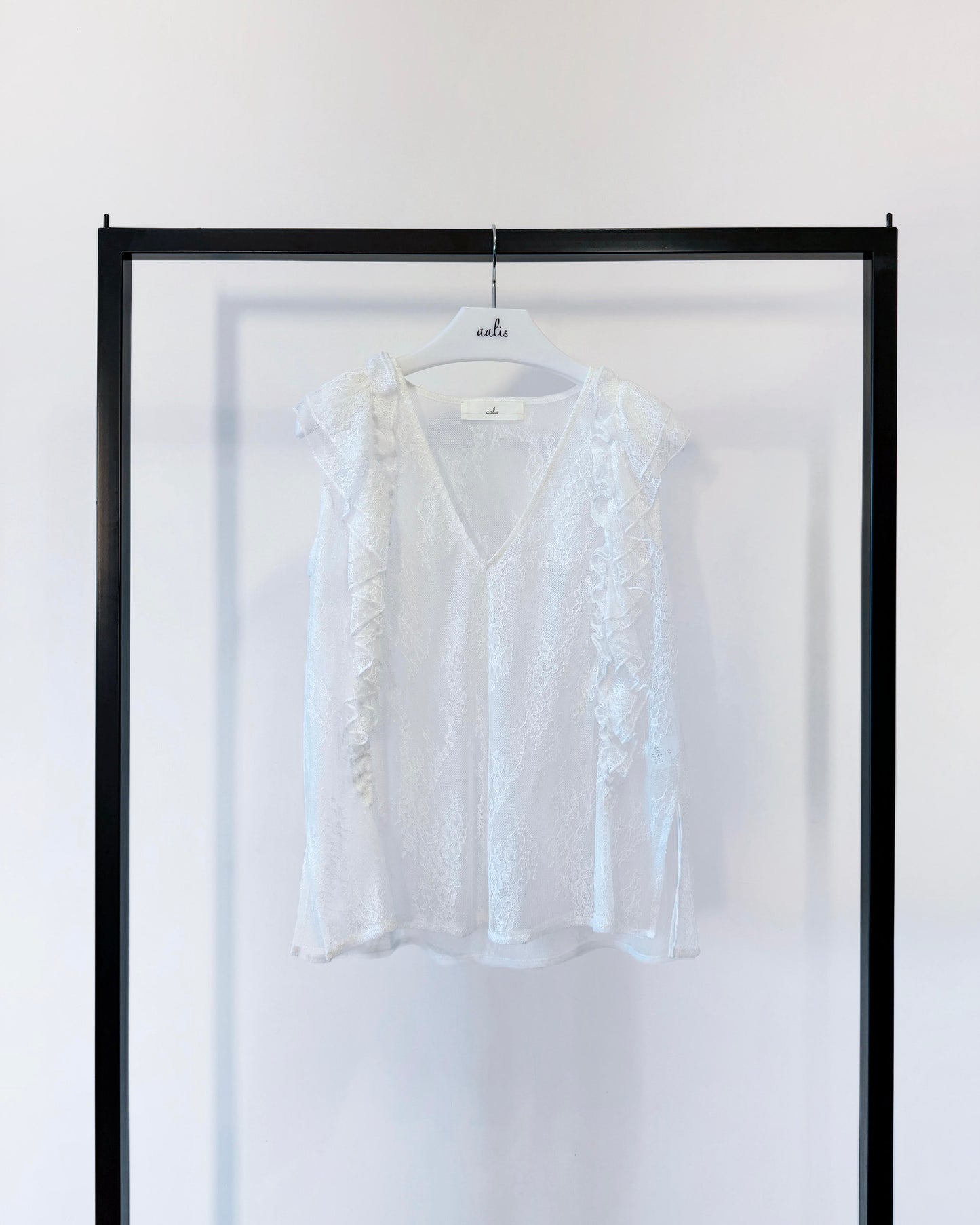 aalis KAROLA v ruffle shoulder lace tank (White)