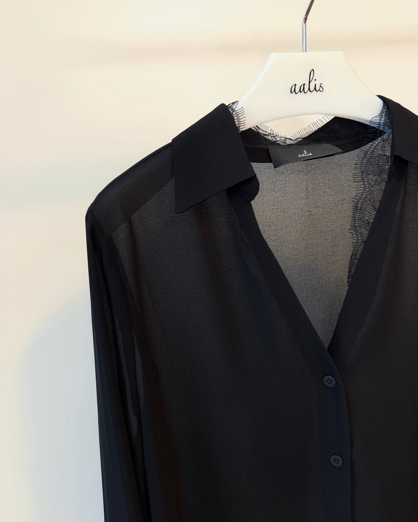 aalis CISA chiffon lace v neck shirt (Black)