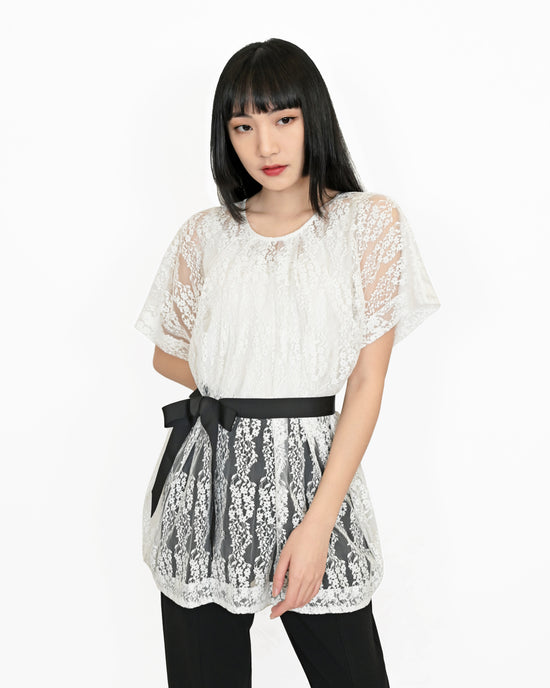 Load image into Gallery viewer, aalis AGATHA 3D structured lace top (White lace)
