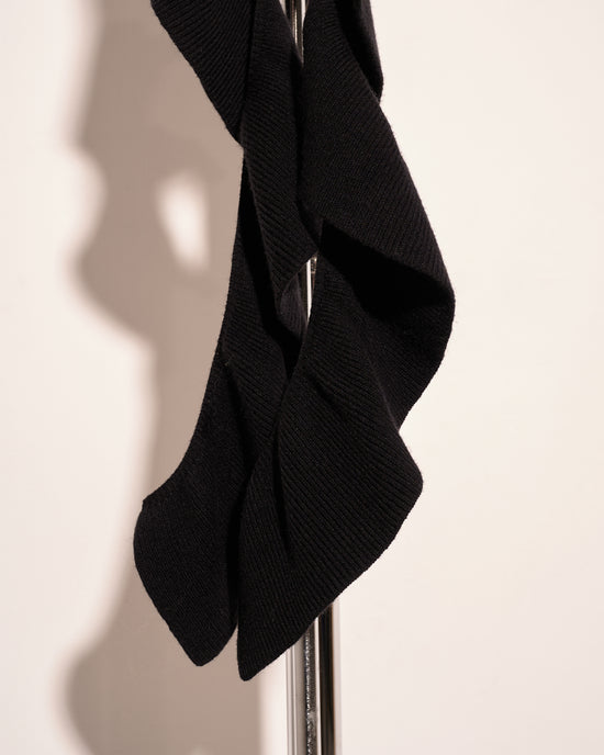 aalis LUBY ruffle hood scarf (Black)