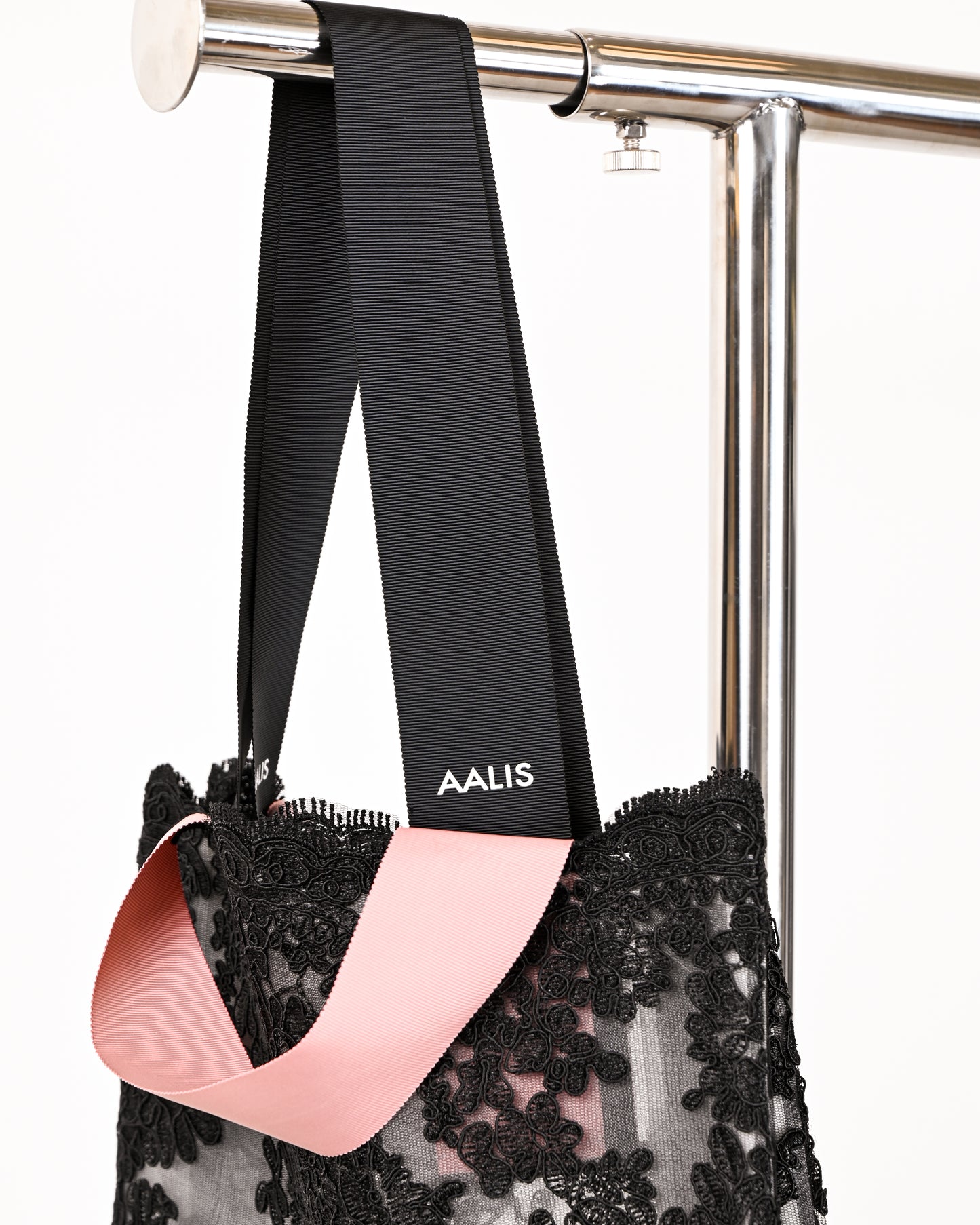 Load image into Gallery viewer, aalis Classic vertical lace tote bag (Black)
