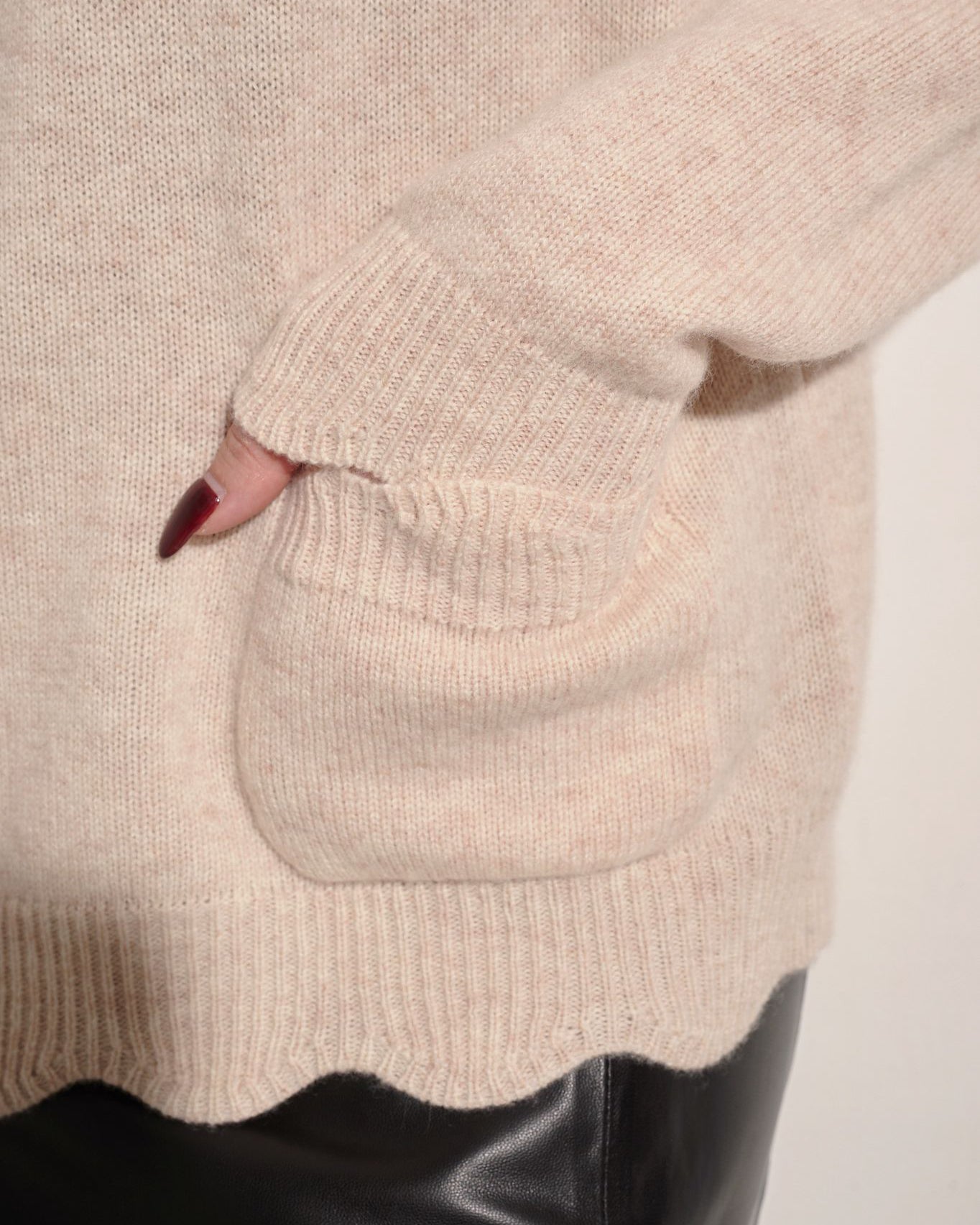 (Pre-order) aalis HEDIA scallop edge cashmere sweater (Pink beige)