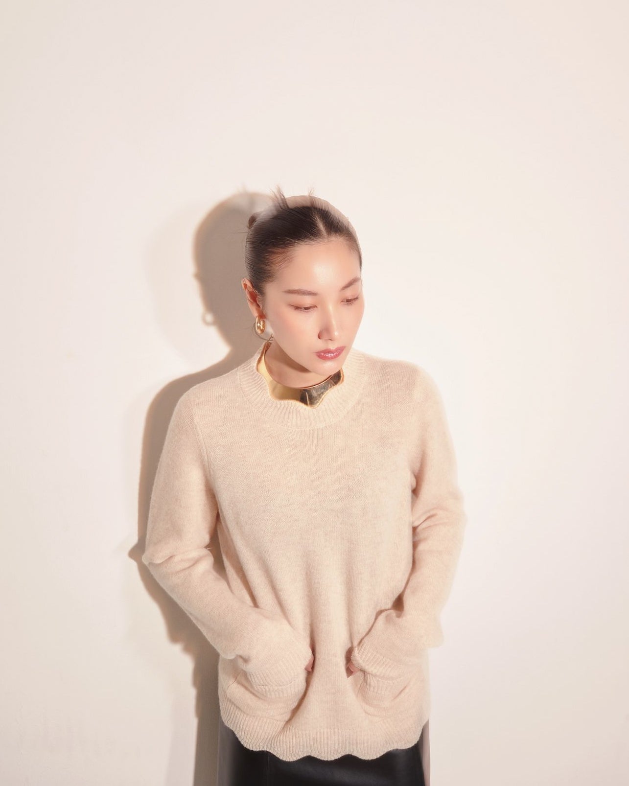 (Pre-order) aalis HEDIA scallop edge cashmere sweater (Pink beige)