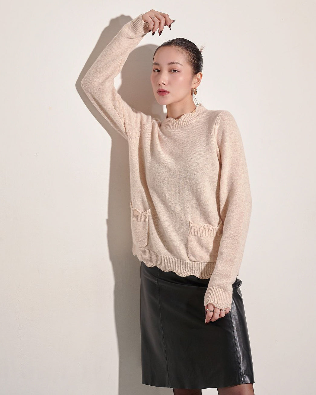 (Pre-order) aalis HEDIA scallop edge cashmere sweater (Pink beige)