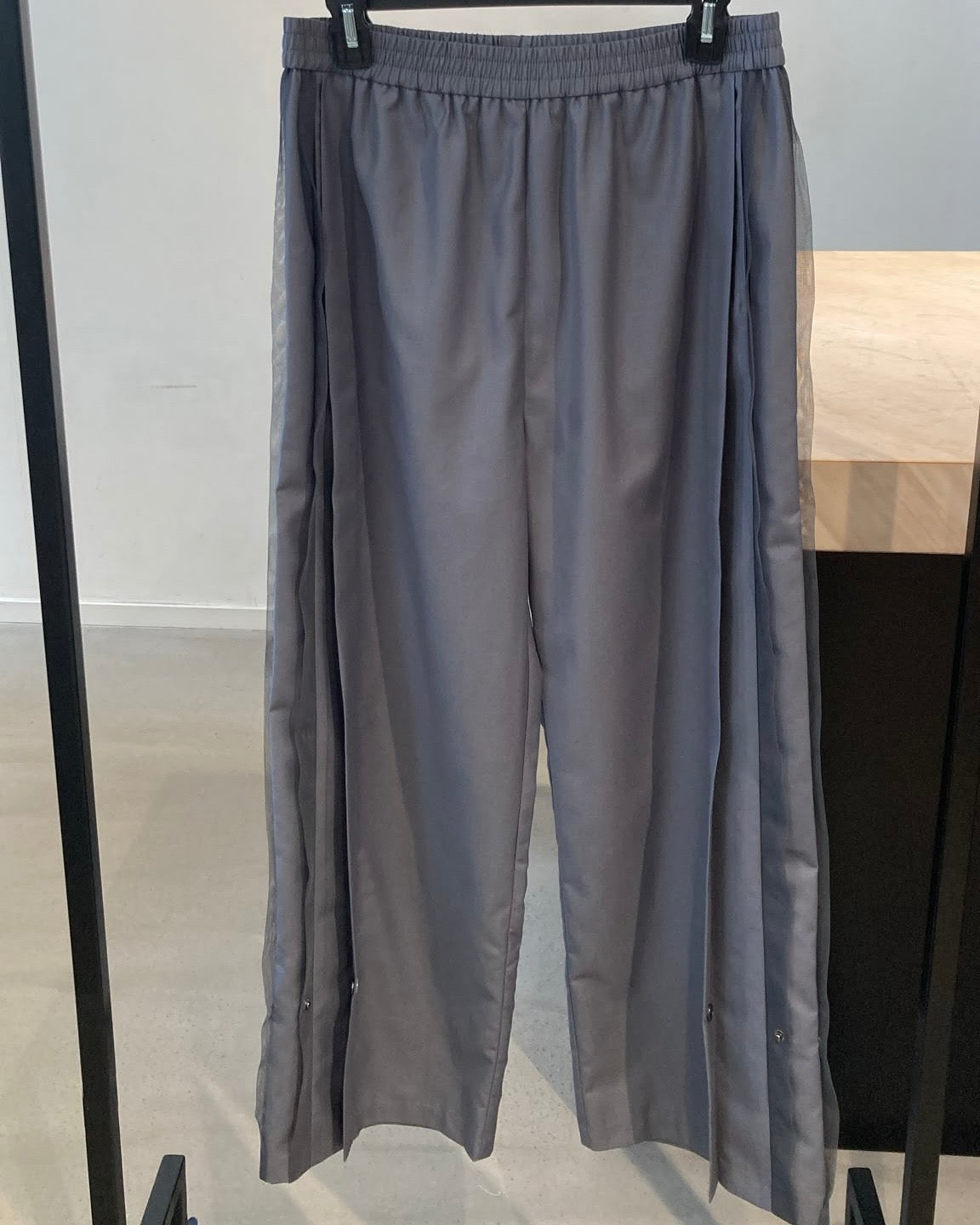 aalis STORM  FW26 button up side trim pants (Grey)