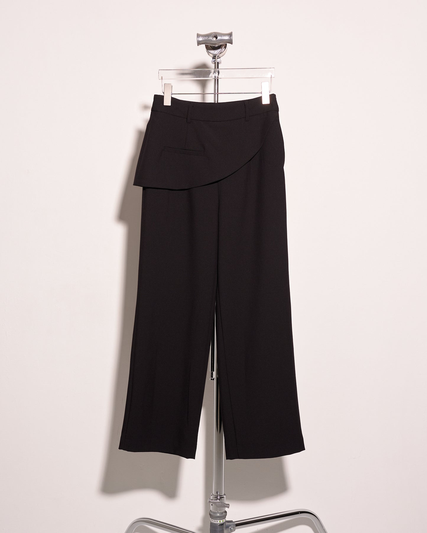 aalis LAYLA asymmetric waist panel straight leg pants (Black)