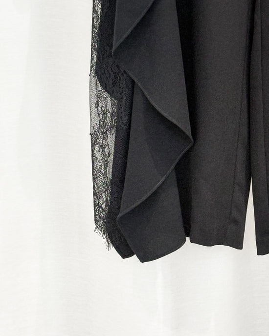 aalis GAMET side lace panel ruffle pants (Black)