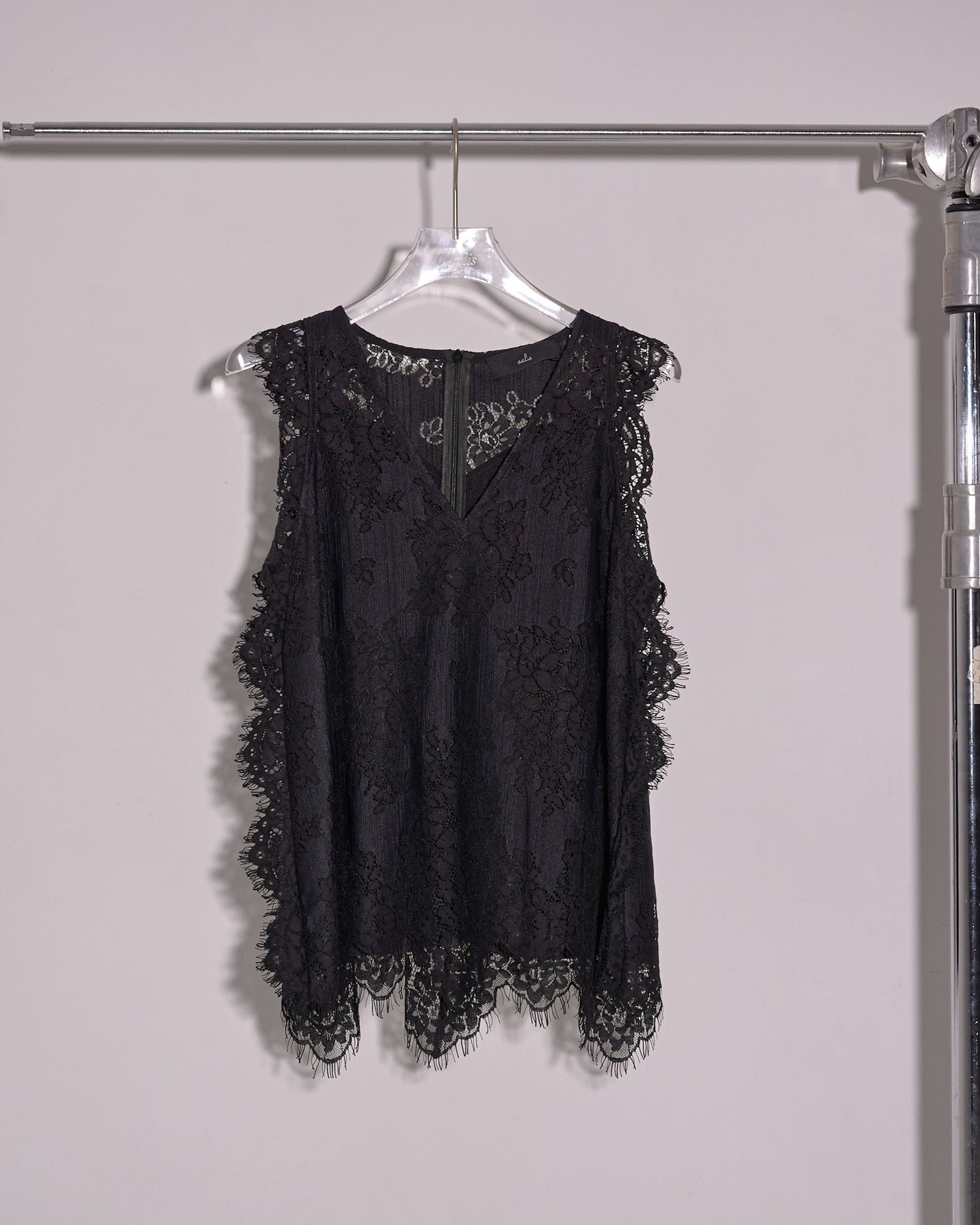 aalis HERMA v neck a line lace top (Black)