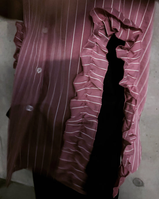 aalis PARRY FW25 ruffle U shape trimming shirt (Rose Pink stripe)