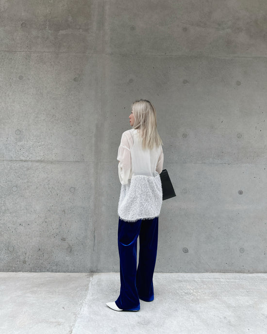 aalis WHITNEY furry panel stand collar blouse (White)