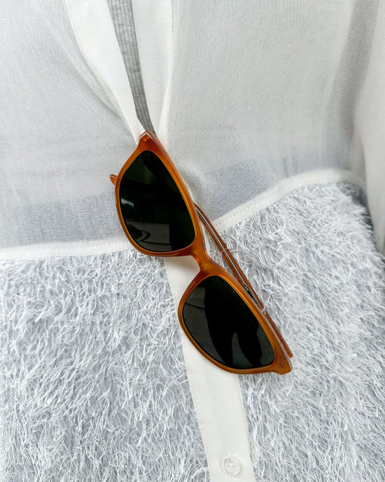 aalis WHITNEY furry panel stand collar blouse (White)