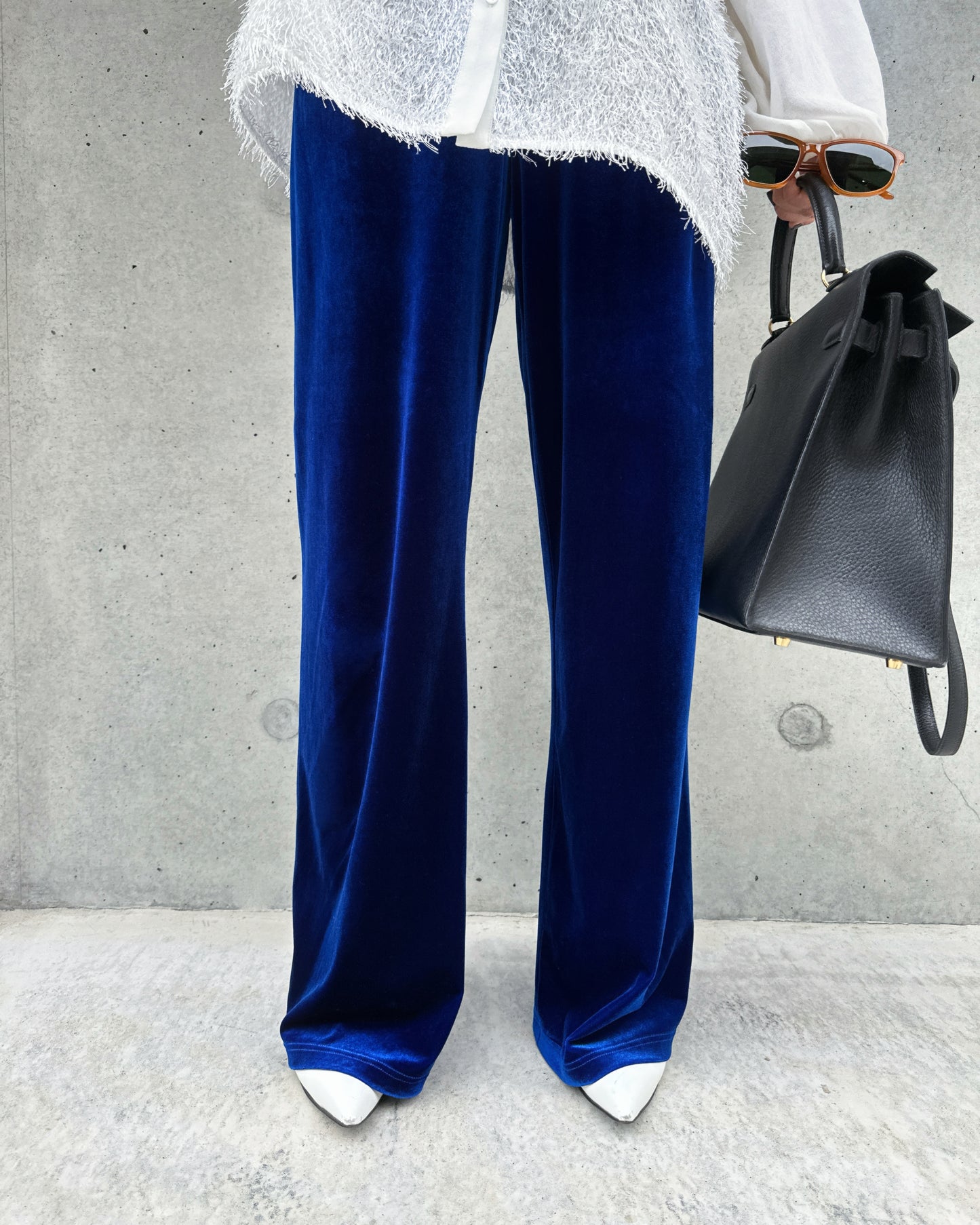 aalis WHITNEY furry panel stand collar blouse (White)